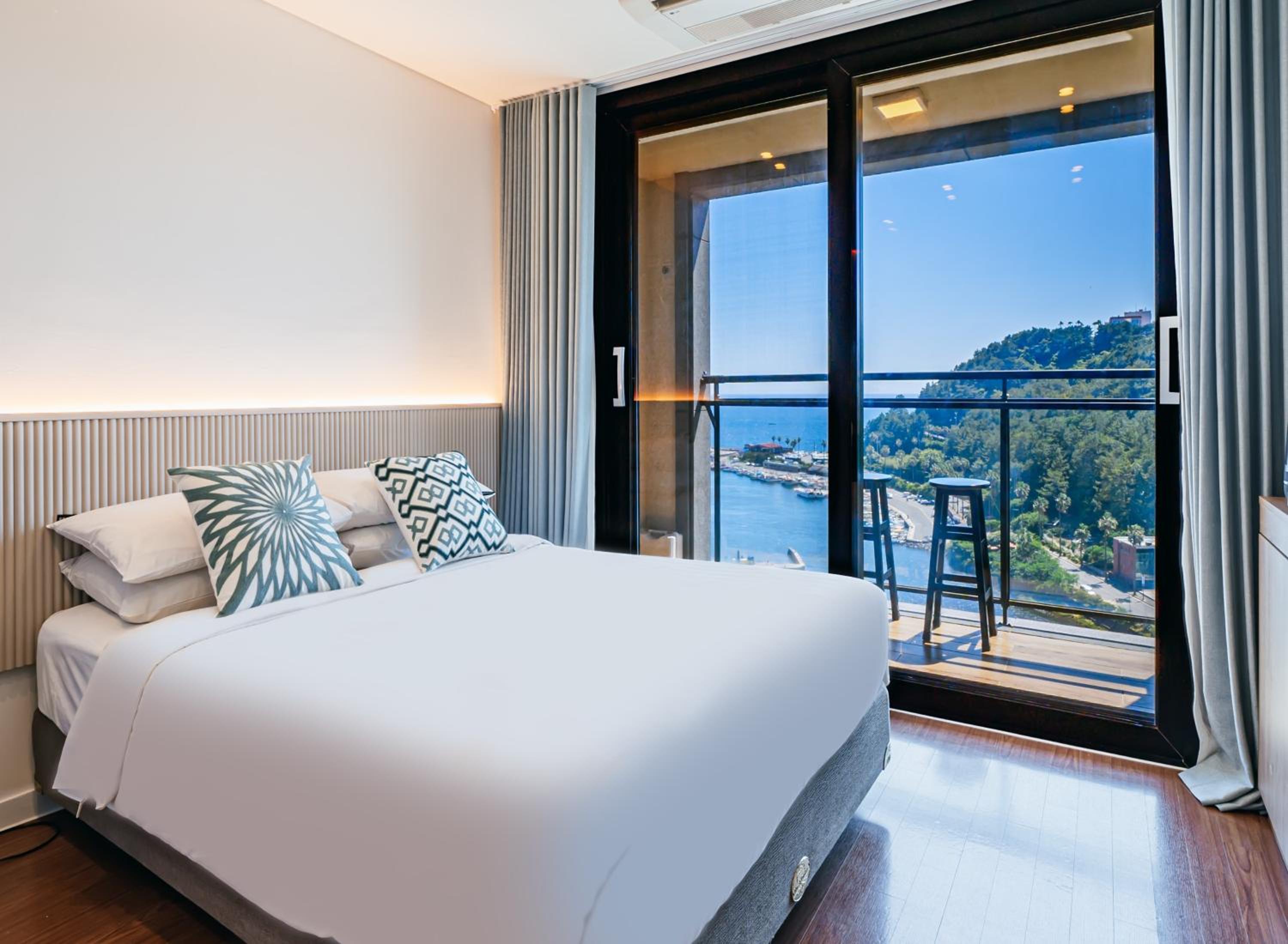 Deluxe Double Balcony Room with Sea View - Photo 1