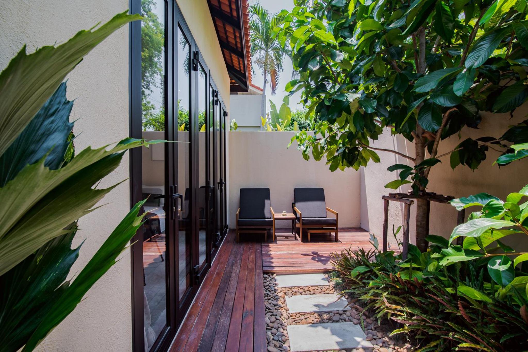 Bungalow with Garden View - Photo 4