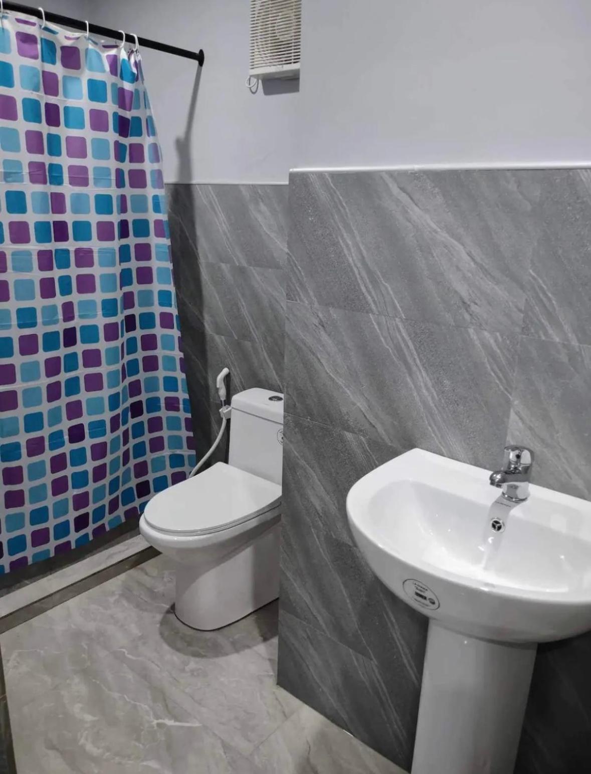 Family Room with Private Bathroom photo 3