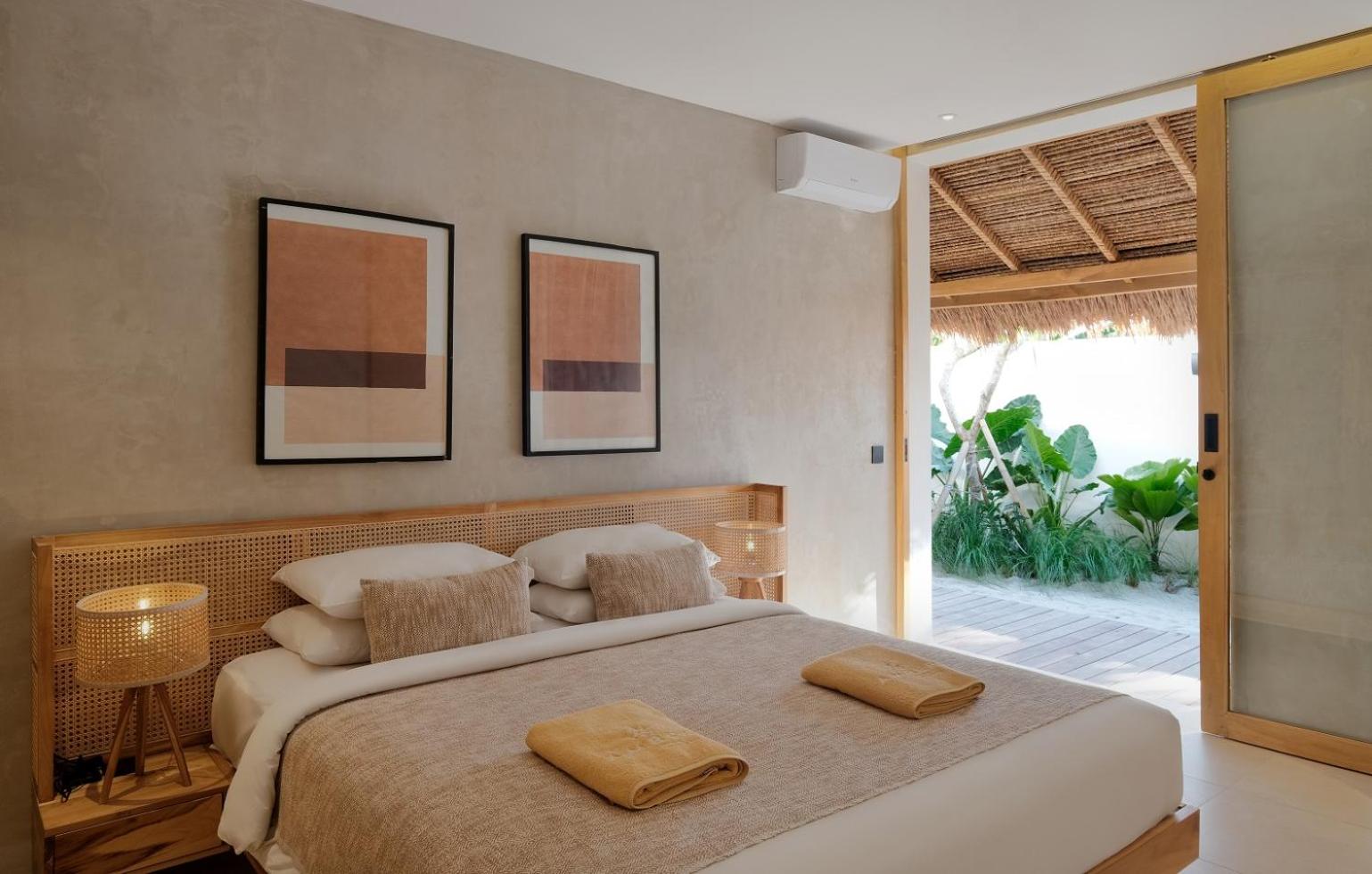 Three Bedroom Beachfront Pool Villa - Photo 9