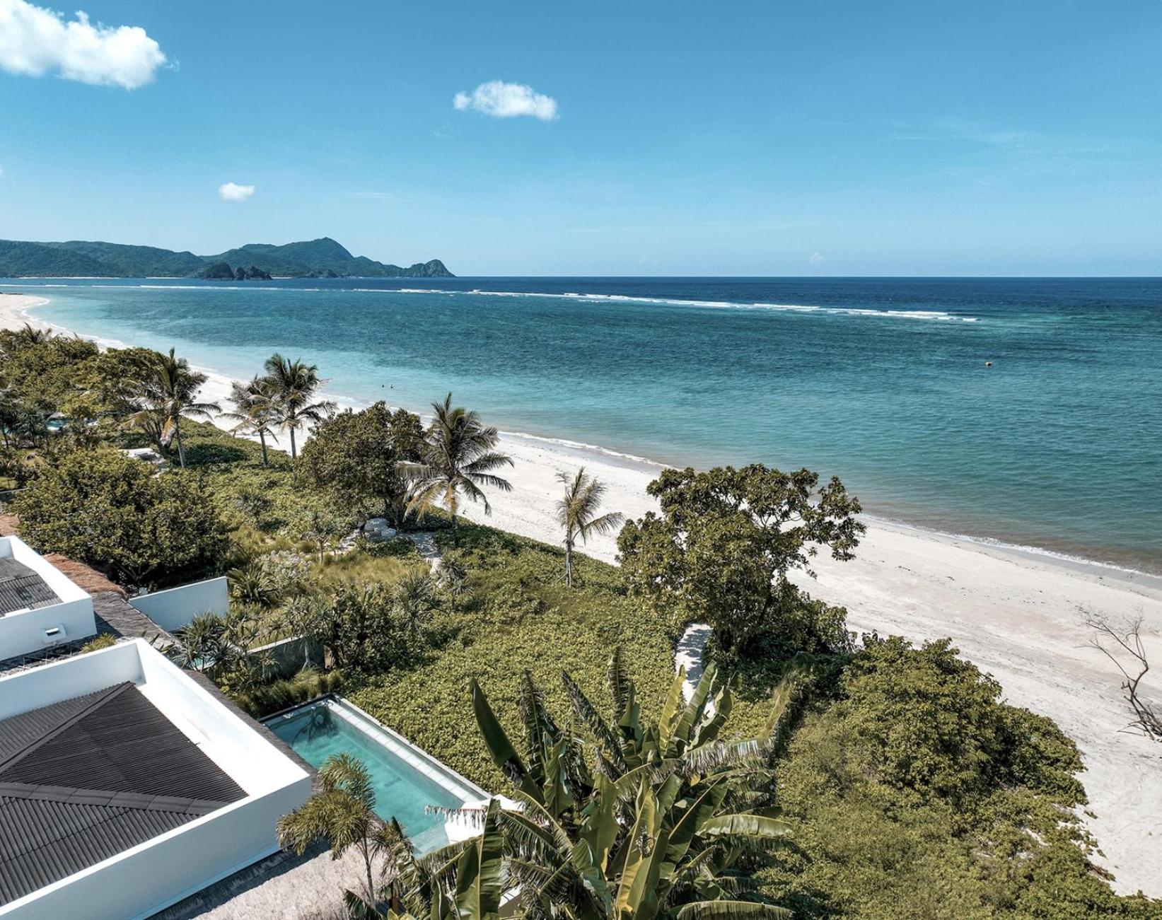 Three Bedroom Beachfront Pool Villa - Photo 15