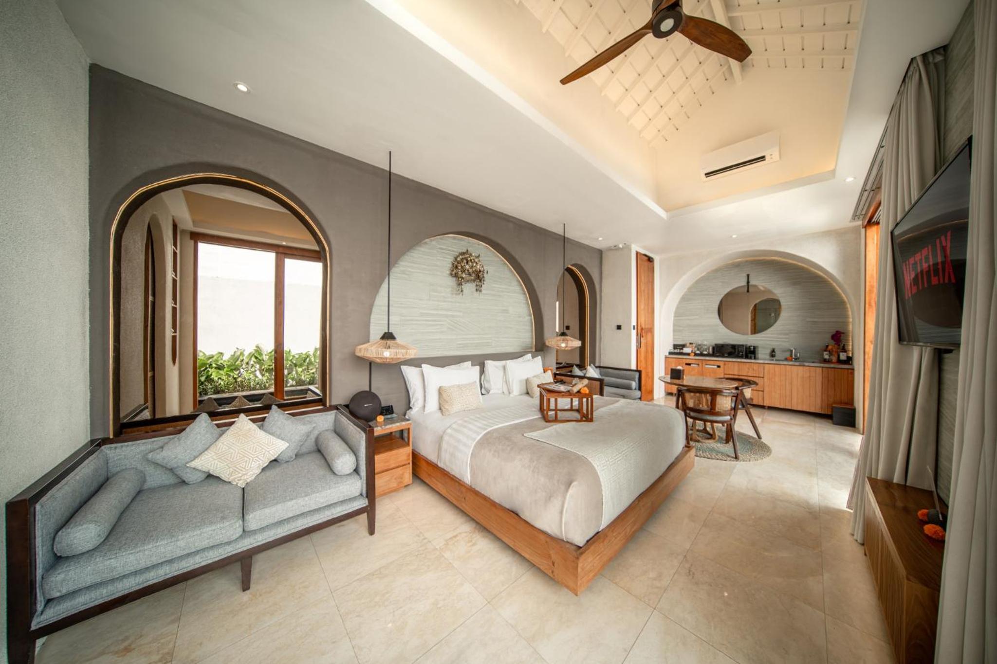 Royal One-Bedroom Villa with Private Pool - Photo 14