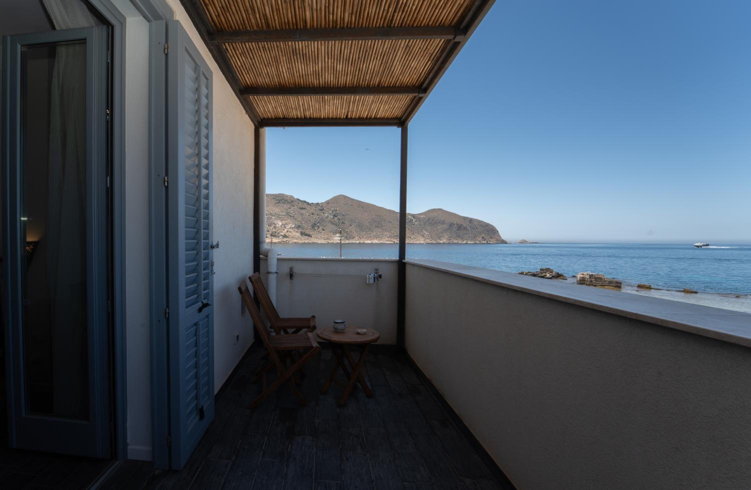 Double Room with Balcony and Sea View photo 2