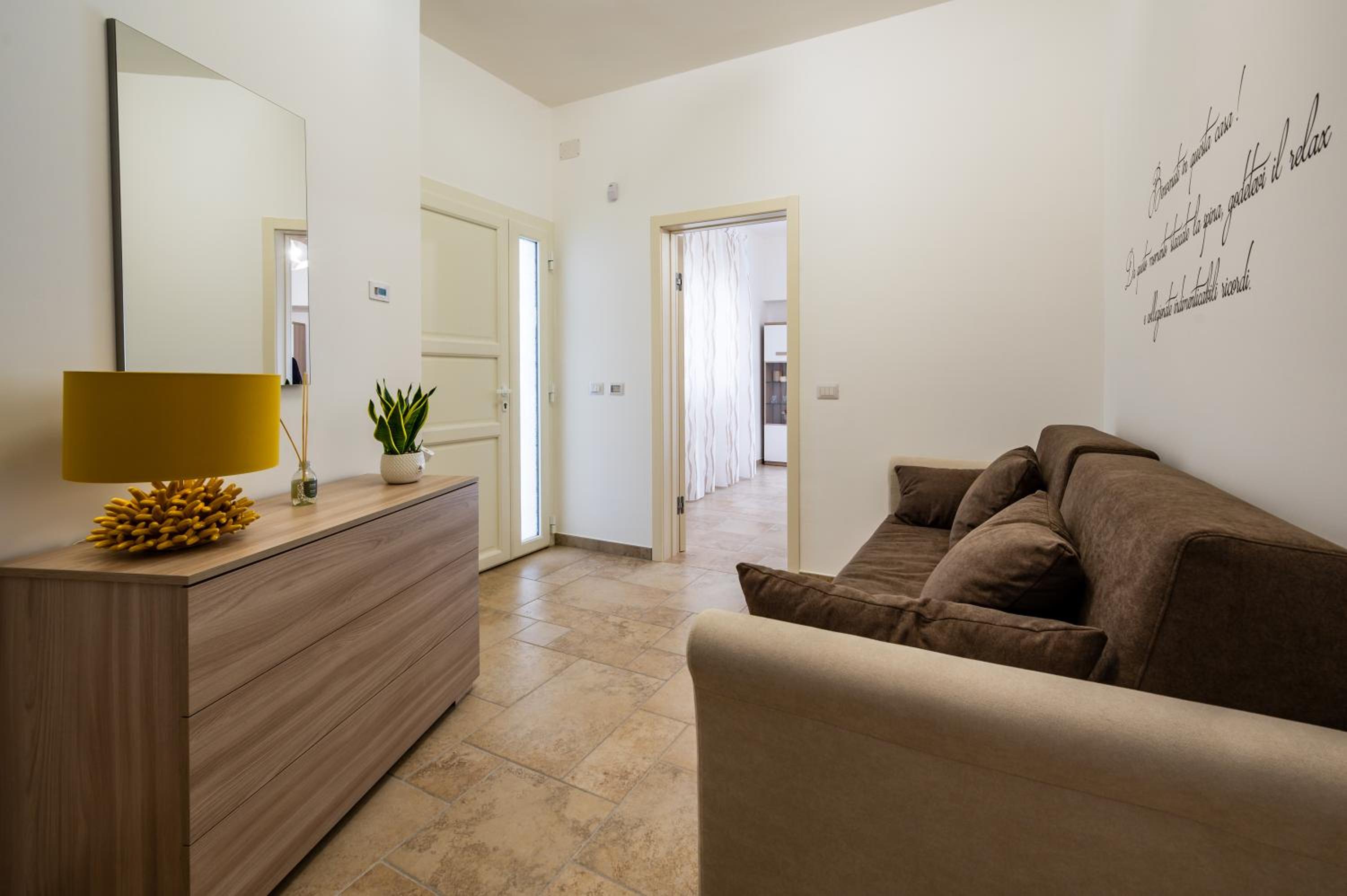 One-Bedroom Apartment photo 1