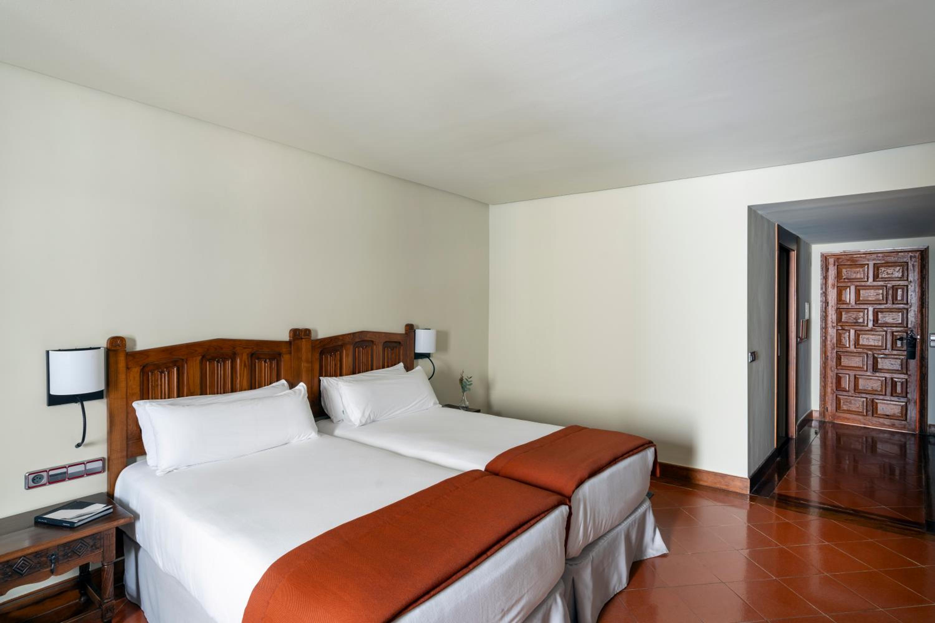 Standard Twin Room - Photo 5
