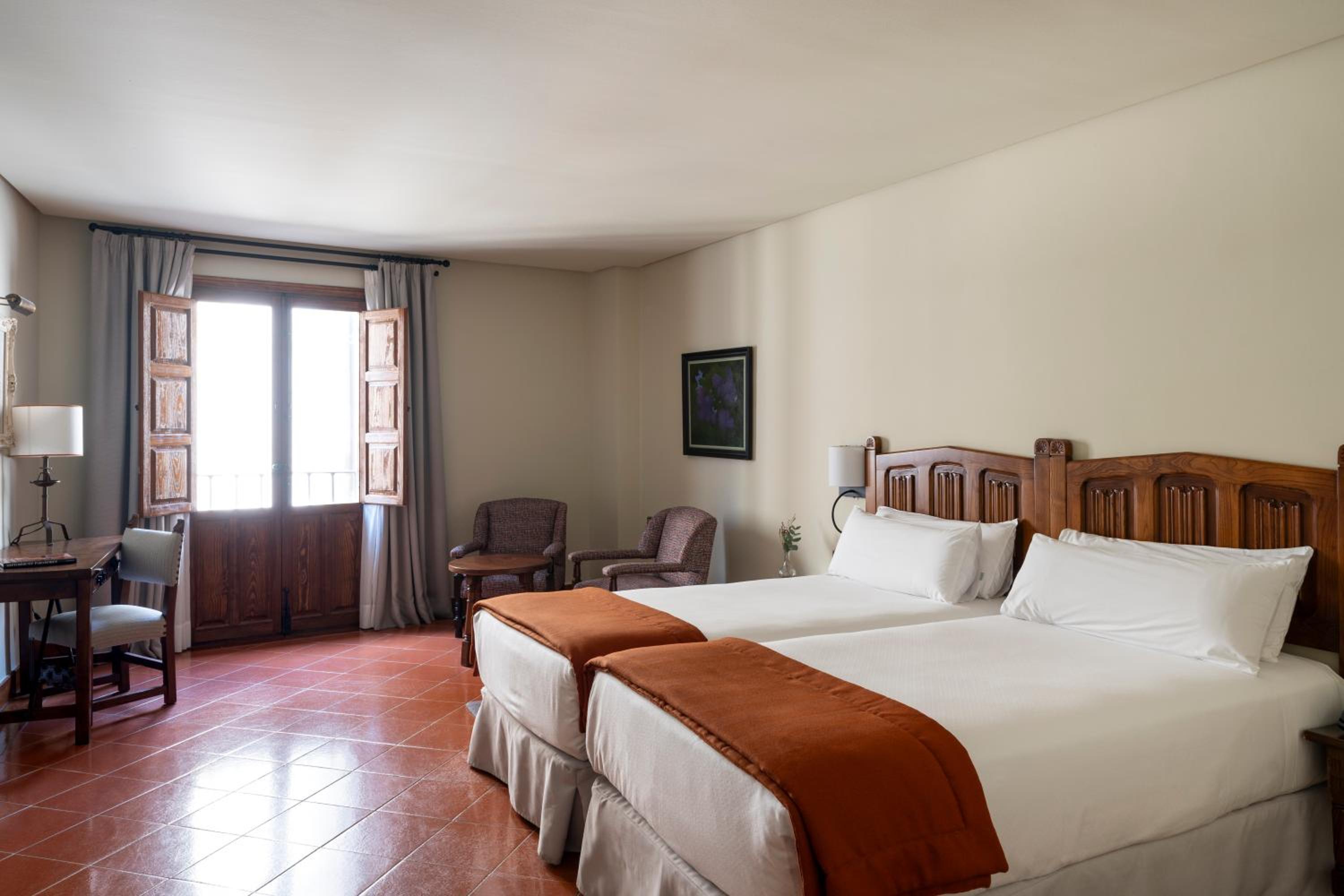 Standard Twin Room - Photo 3