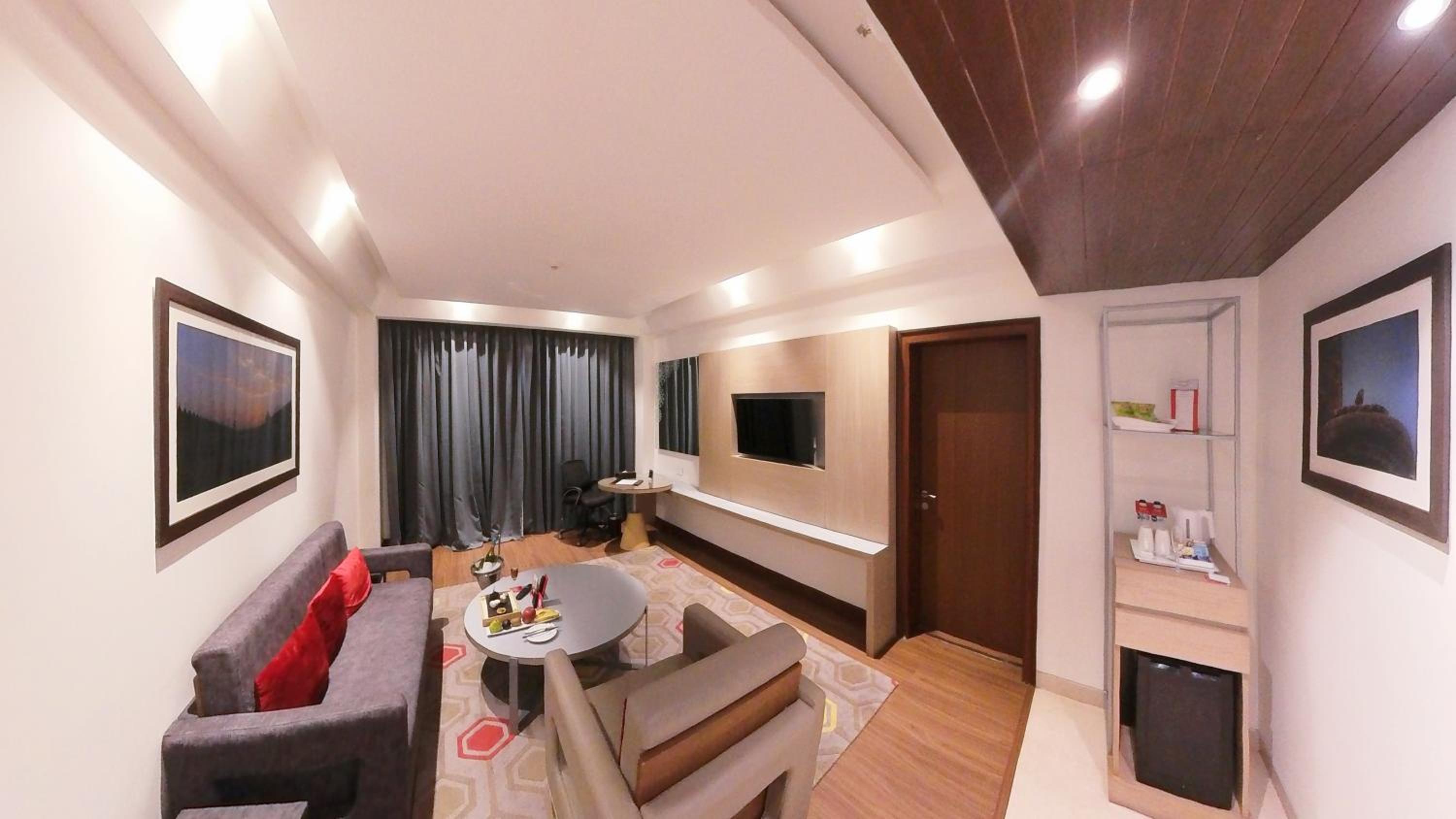 One-Bedroom Queen Suite - Non-Smoking - Photo 1