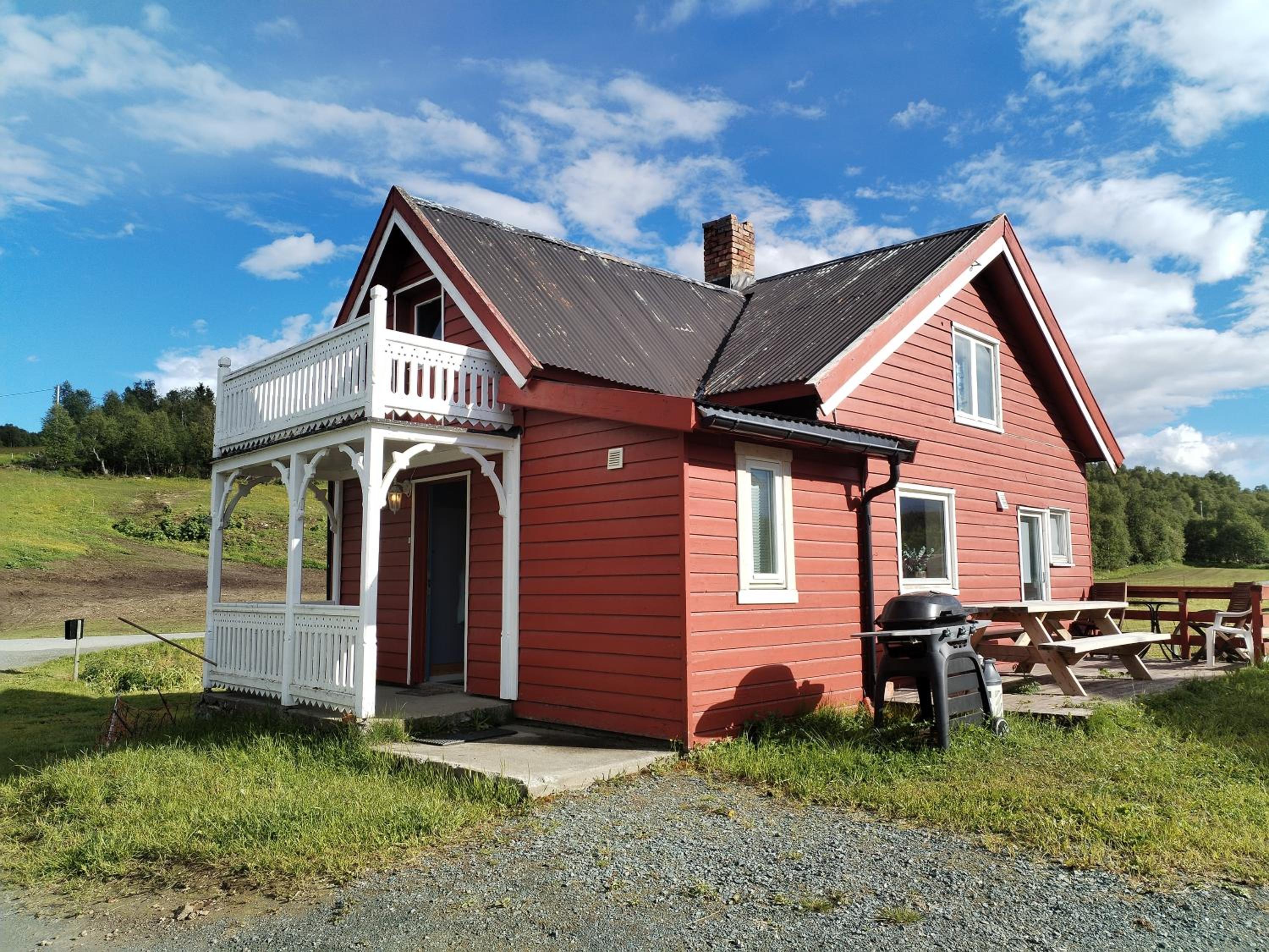 Three-Bedroom House - Photo 9