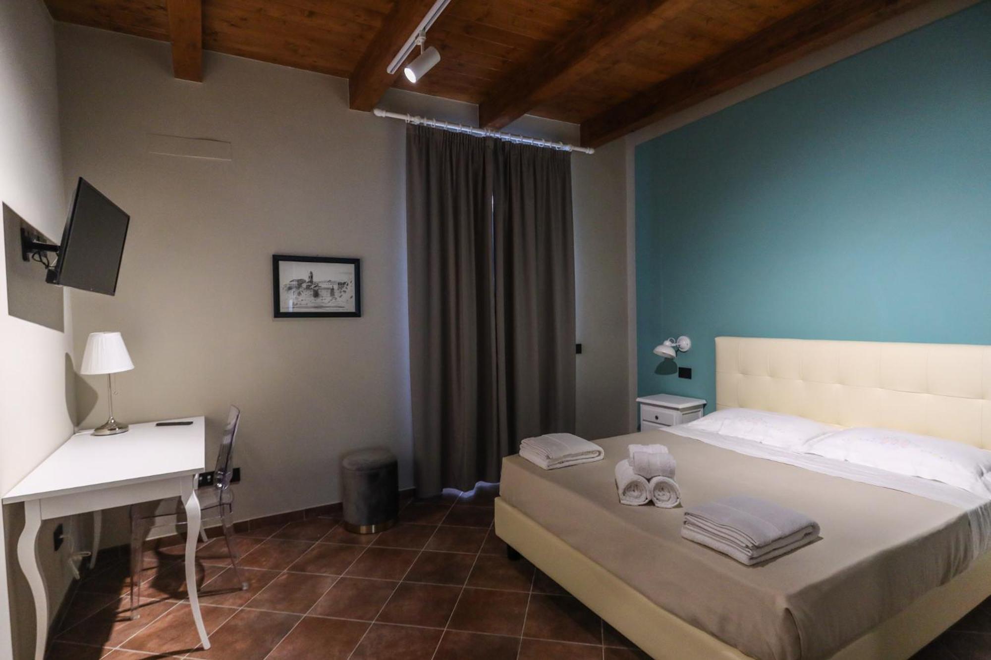 Double Room with Private Bathroom photo 3