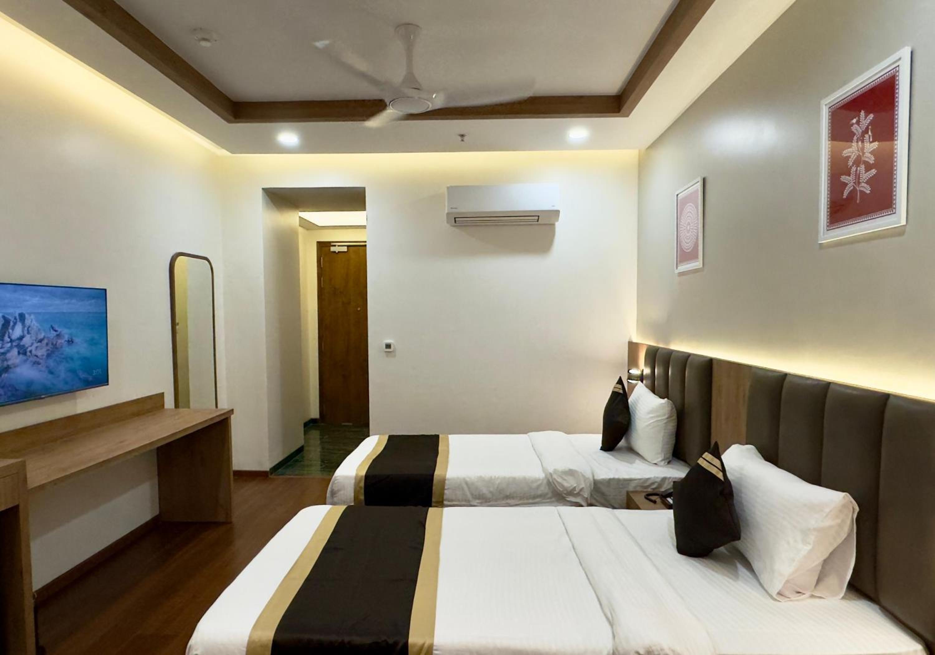 Deluxe Room - Photo 6