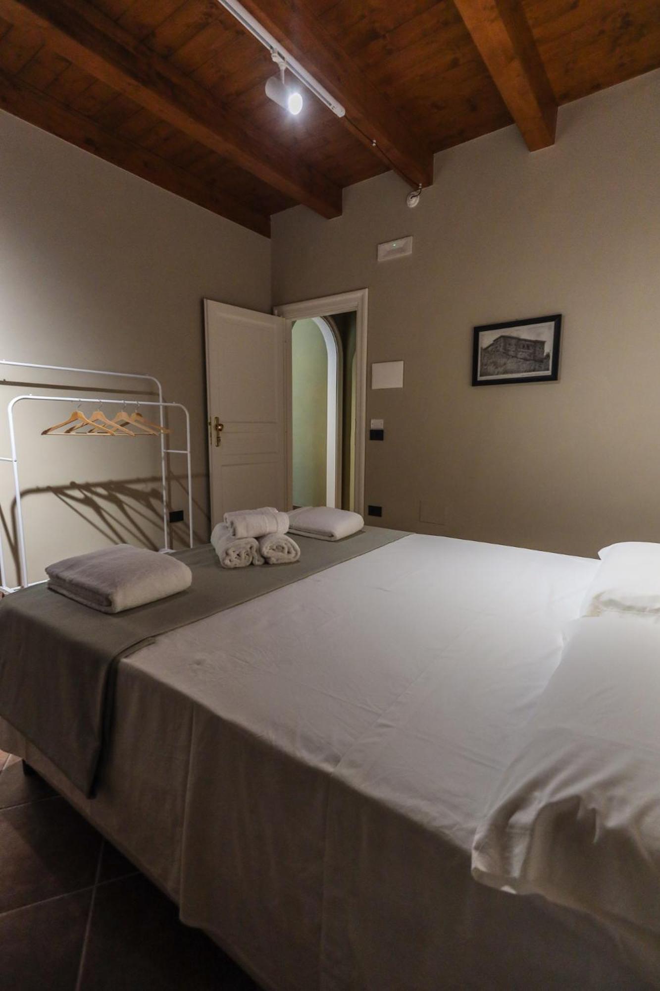 Double Room with Private External Bathroom photo 2