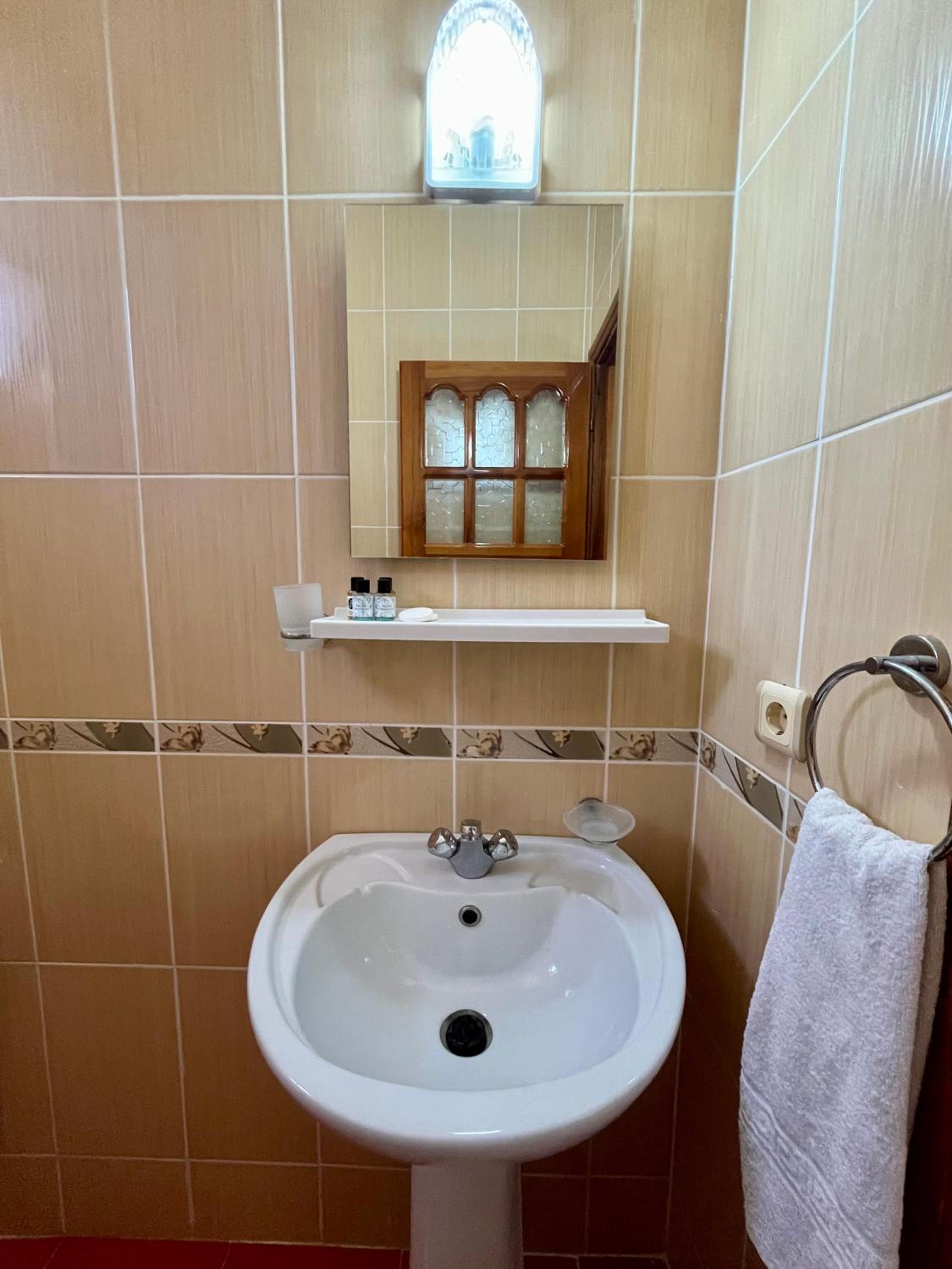Basic Triple Room photo 3