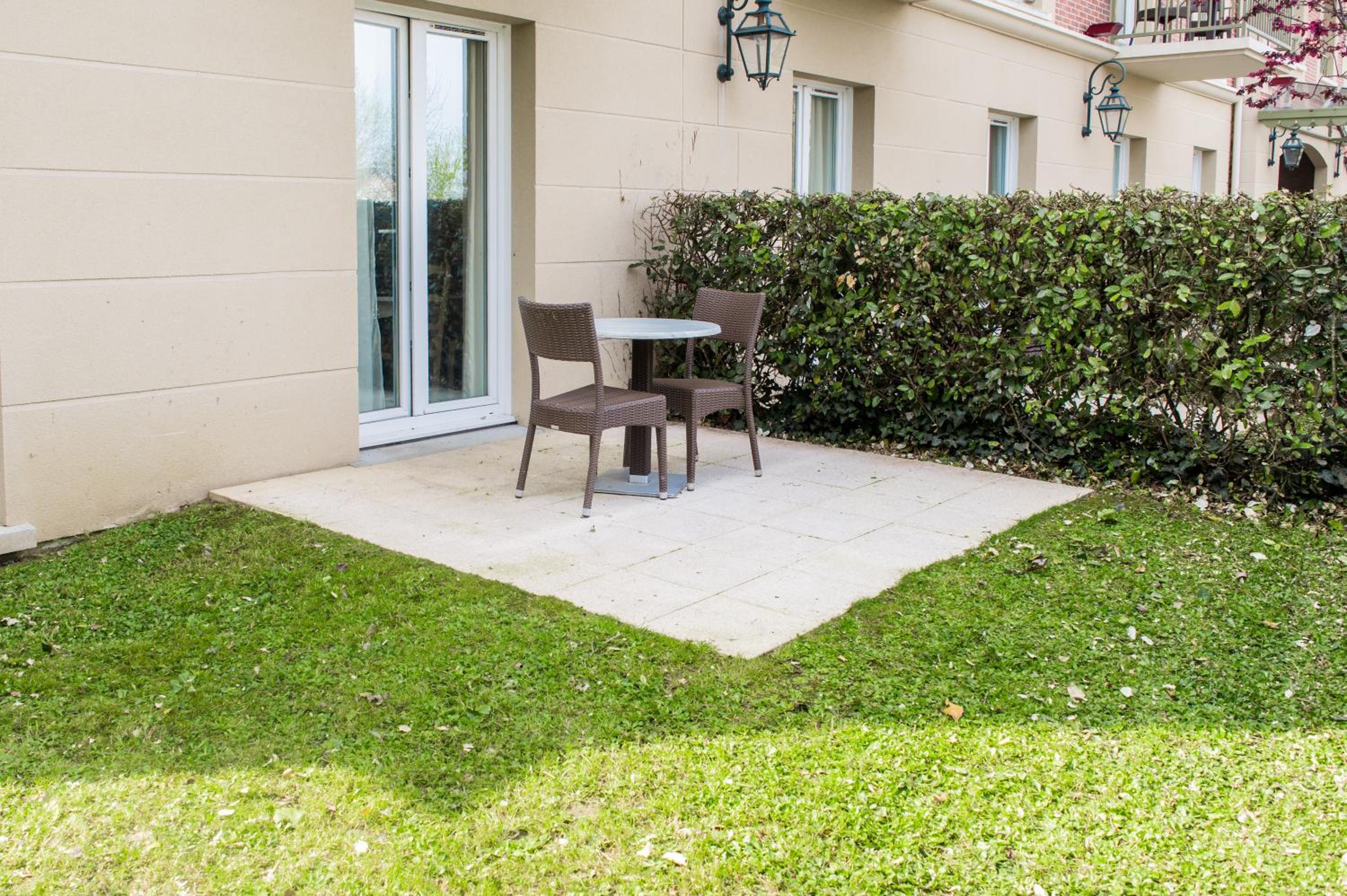 Apartment with Terrace - Photo 3