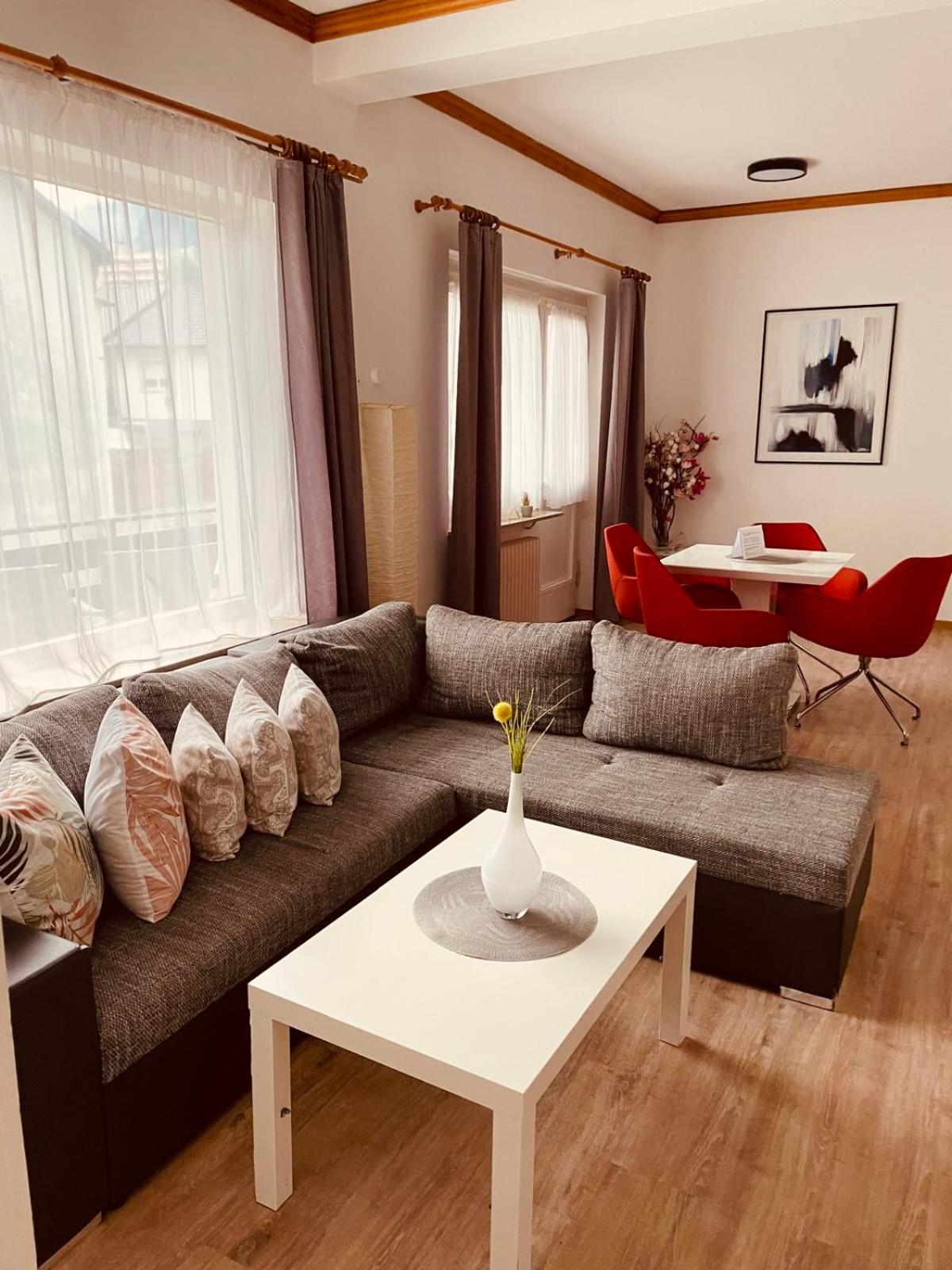 Apartment with Balcony - Photo 3