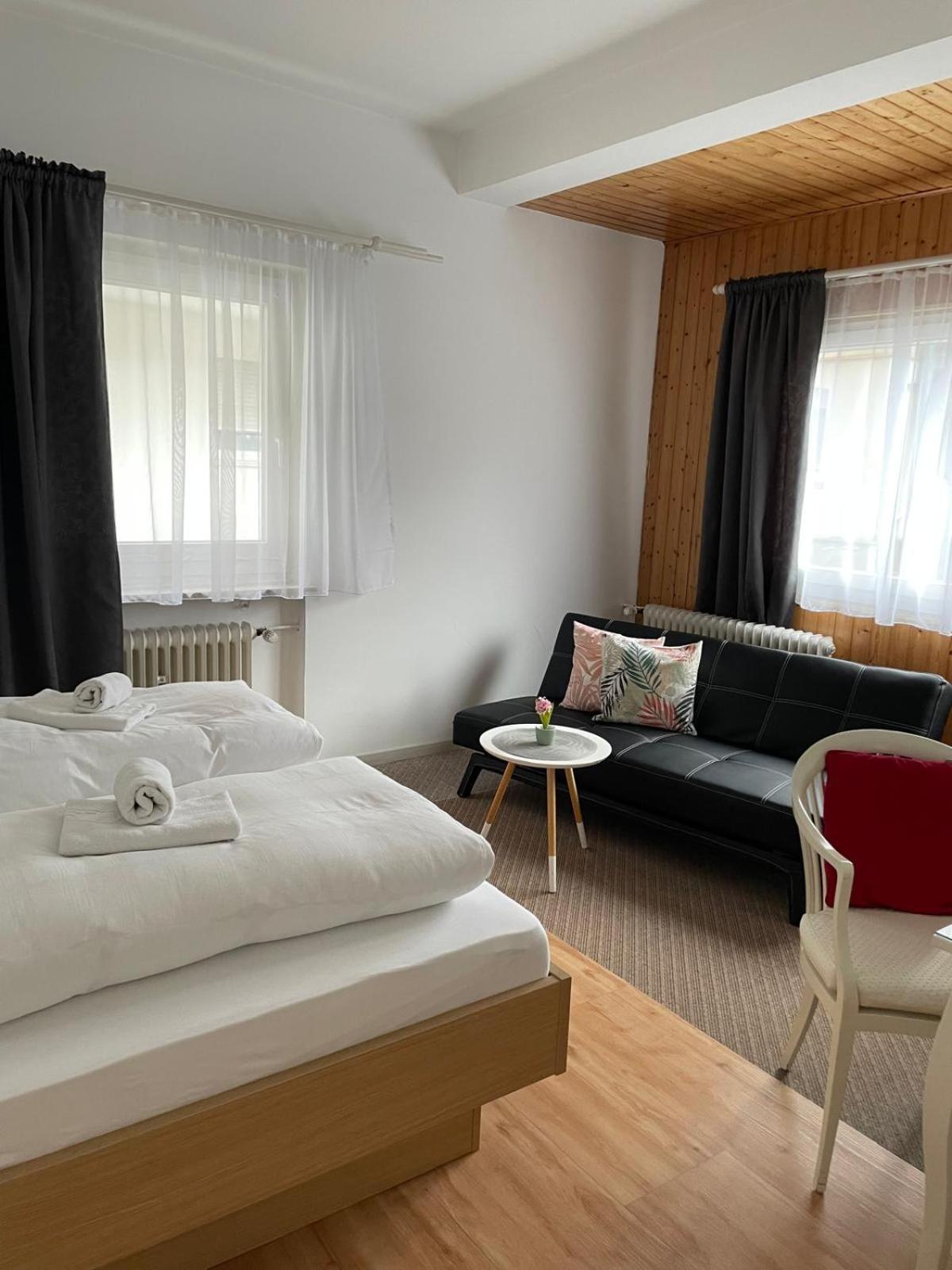 Apartment with Balcony - Photo 4
