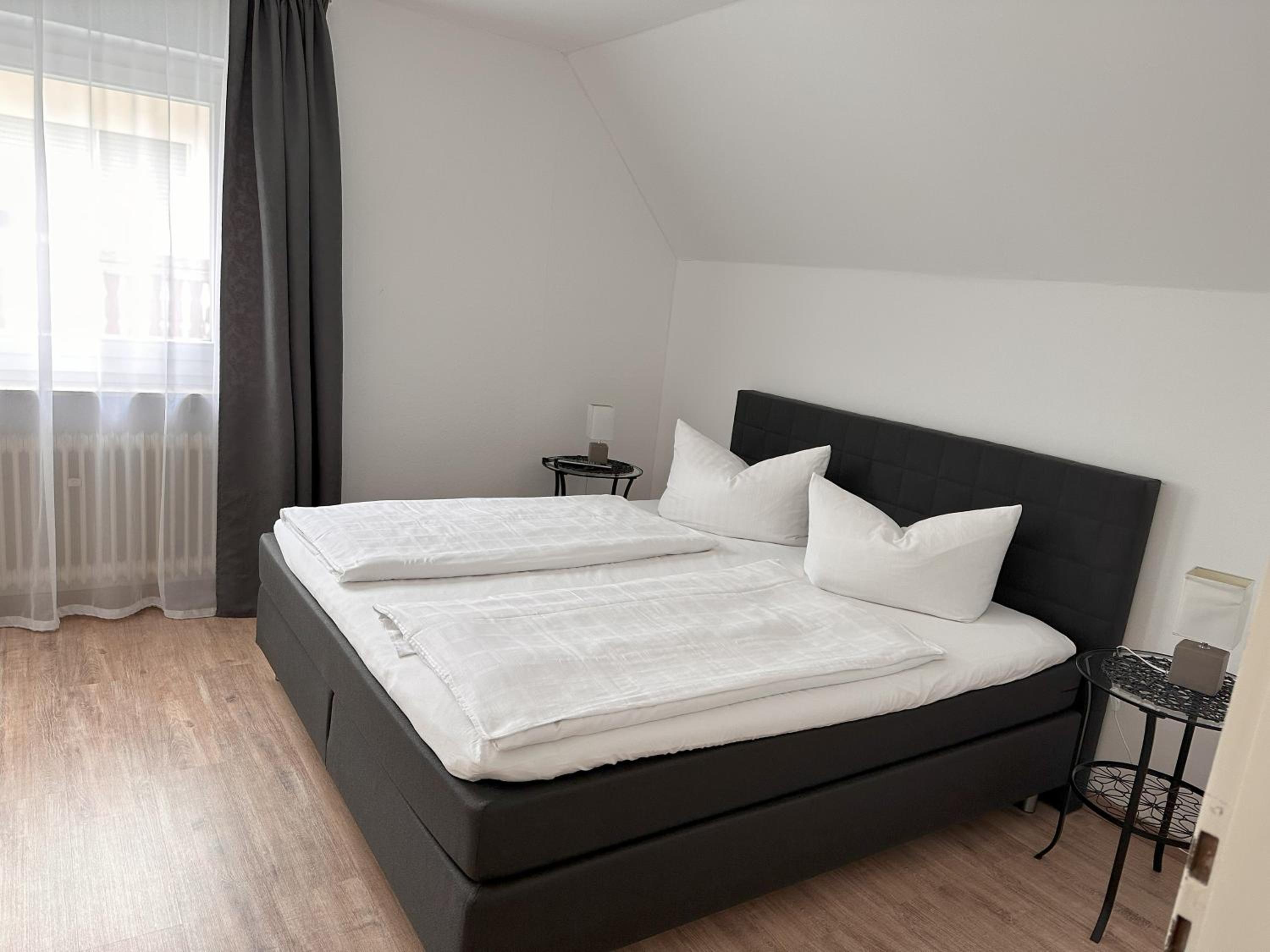 One-Bedroom Apartment - Photo 1