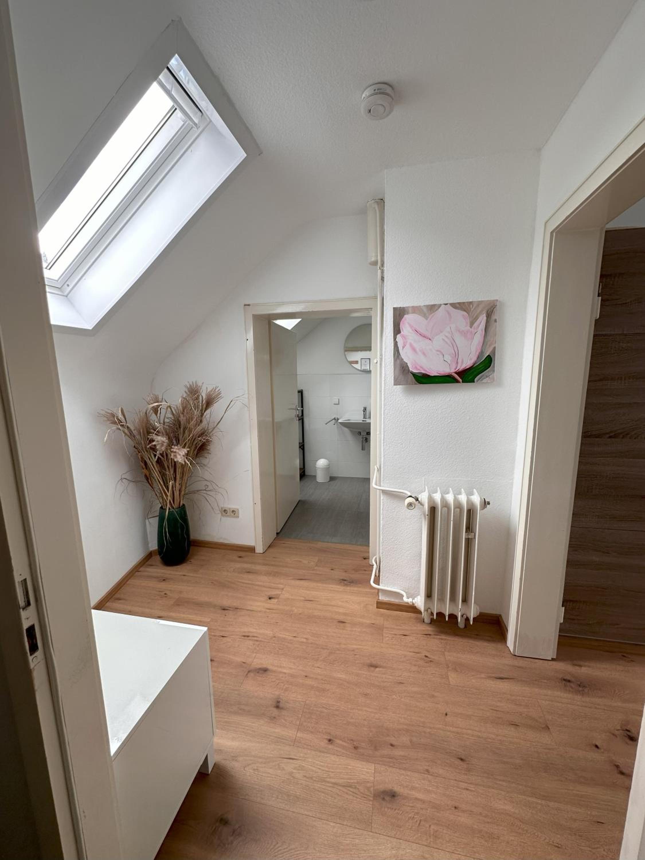 One-Bedroom Apartment - Photo 2