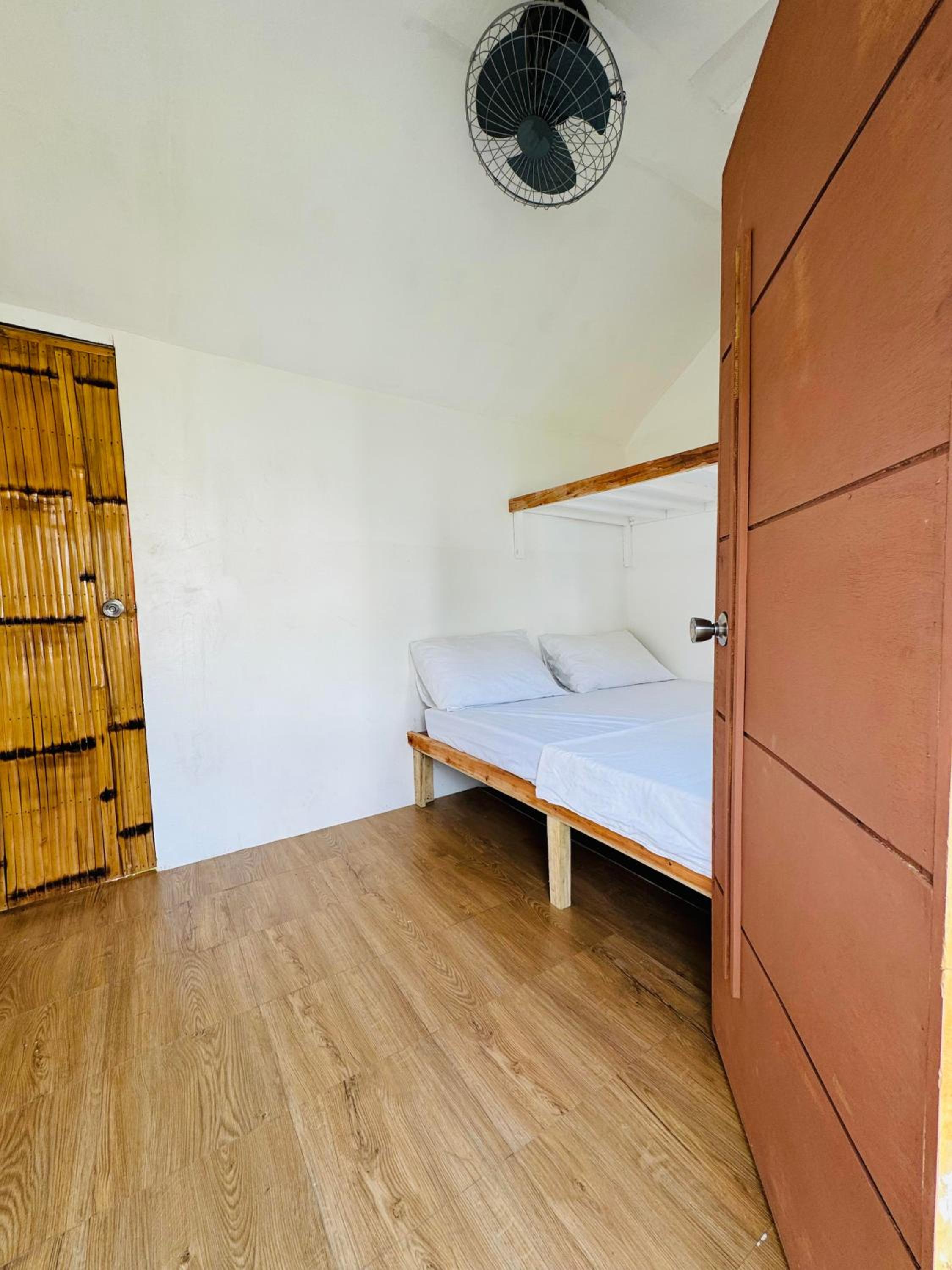 Budget Double Room photo 2