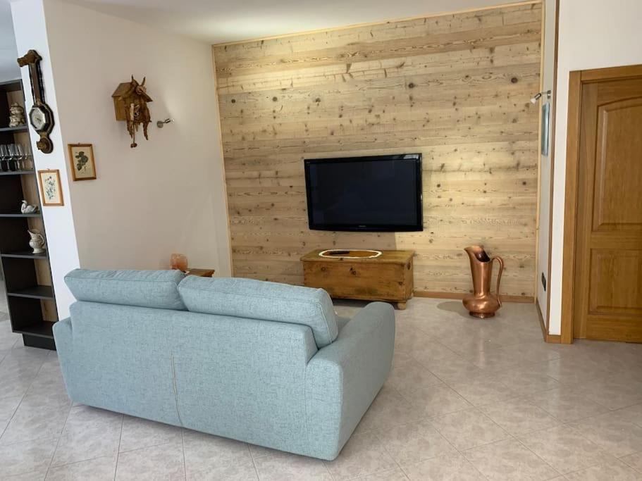 Three-Bedroom House photo 2