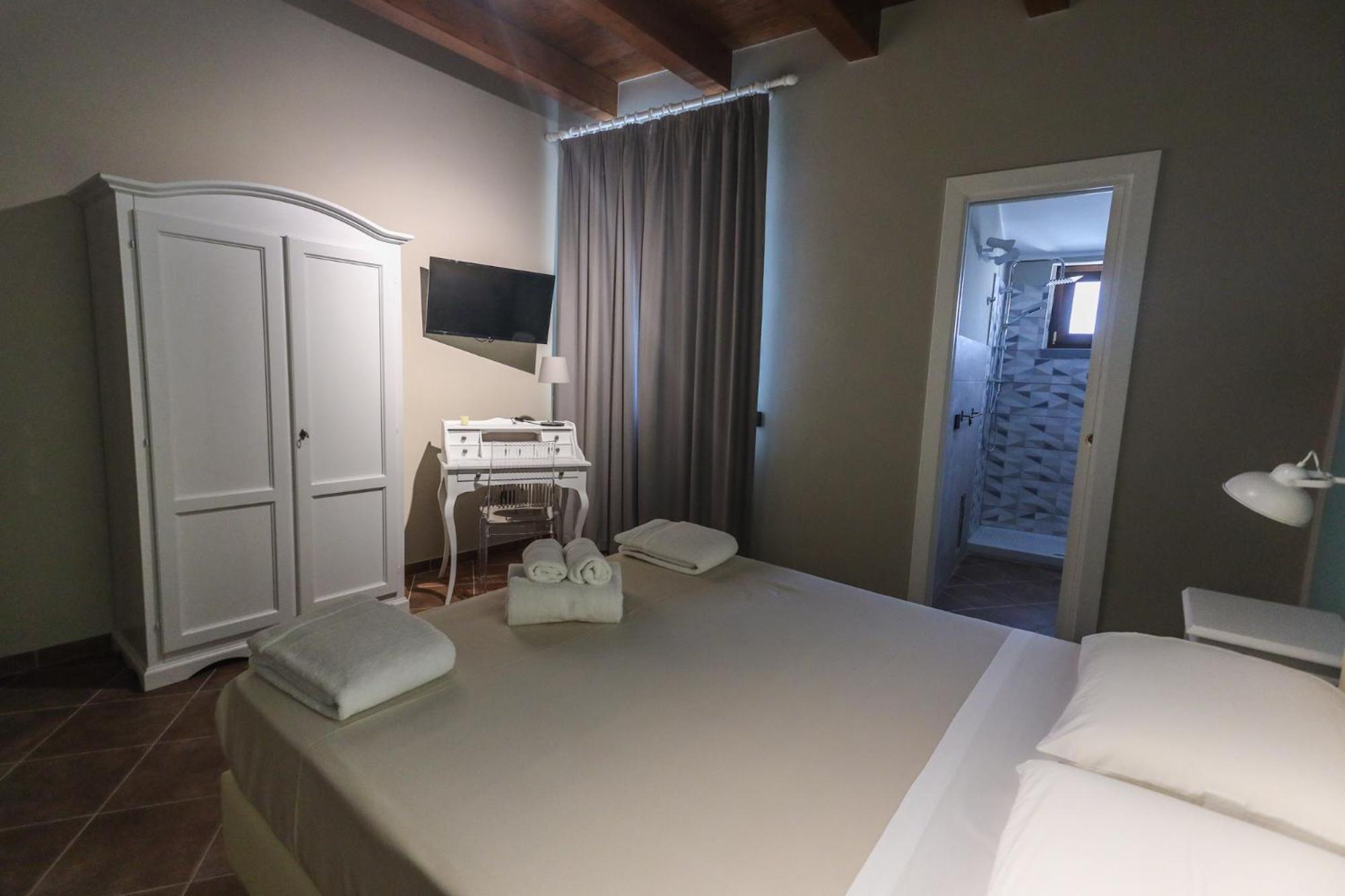 Double Room with Private Bathroom photo 1