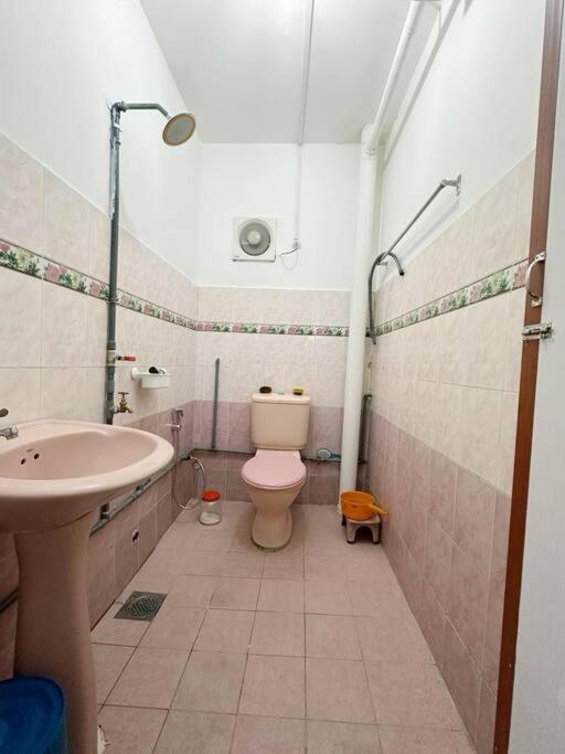 Three-Bedroom House photo 3