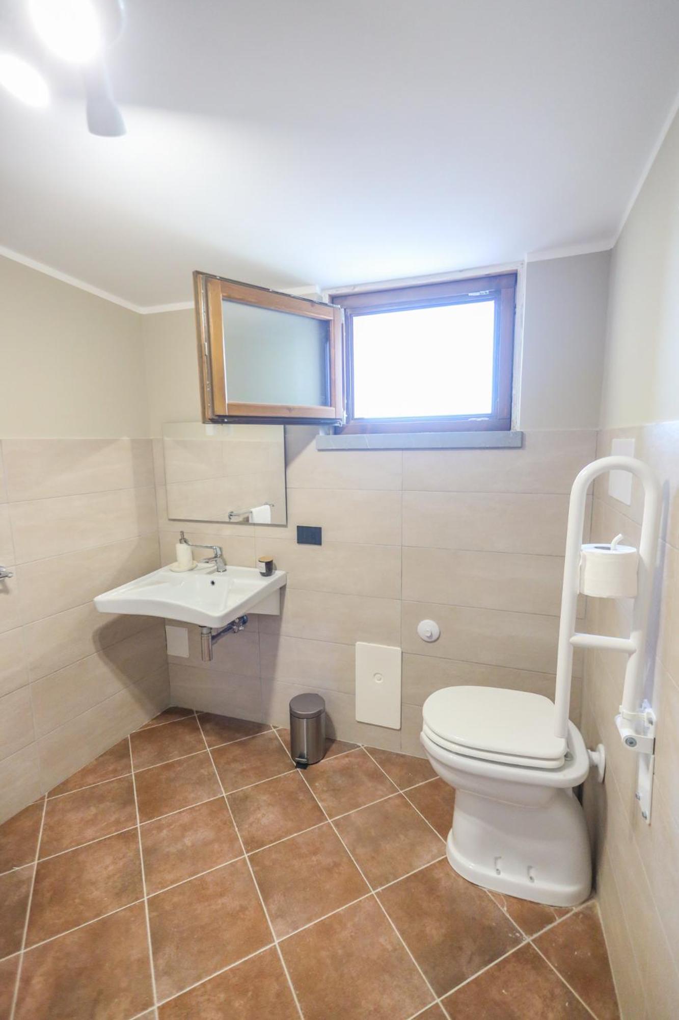 Double Room - Disability Access photo 2