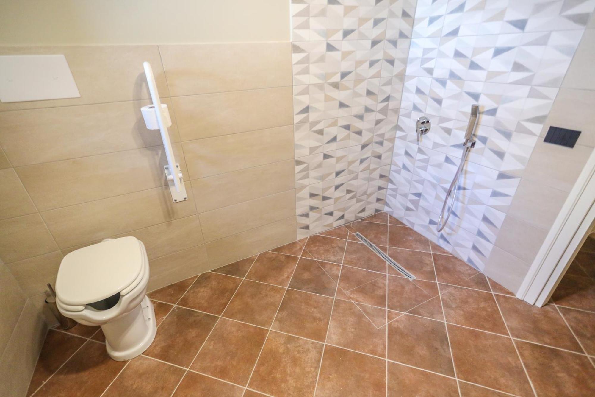 Double Room - Disability Access photo 3