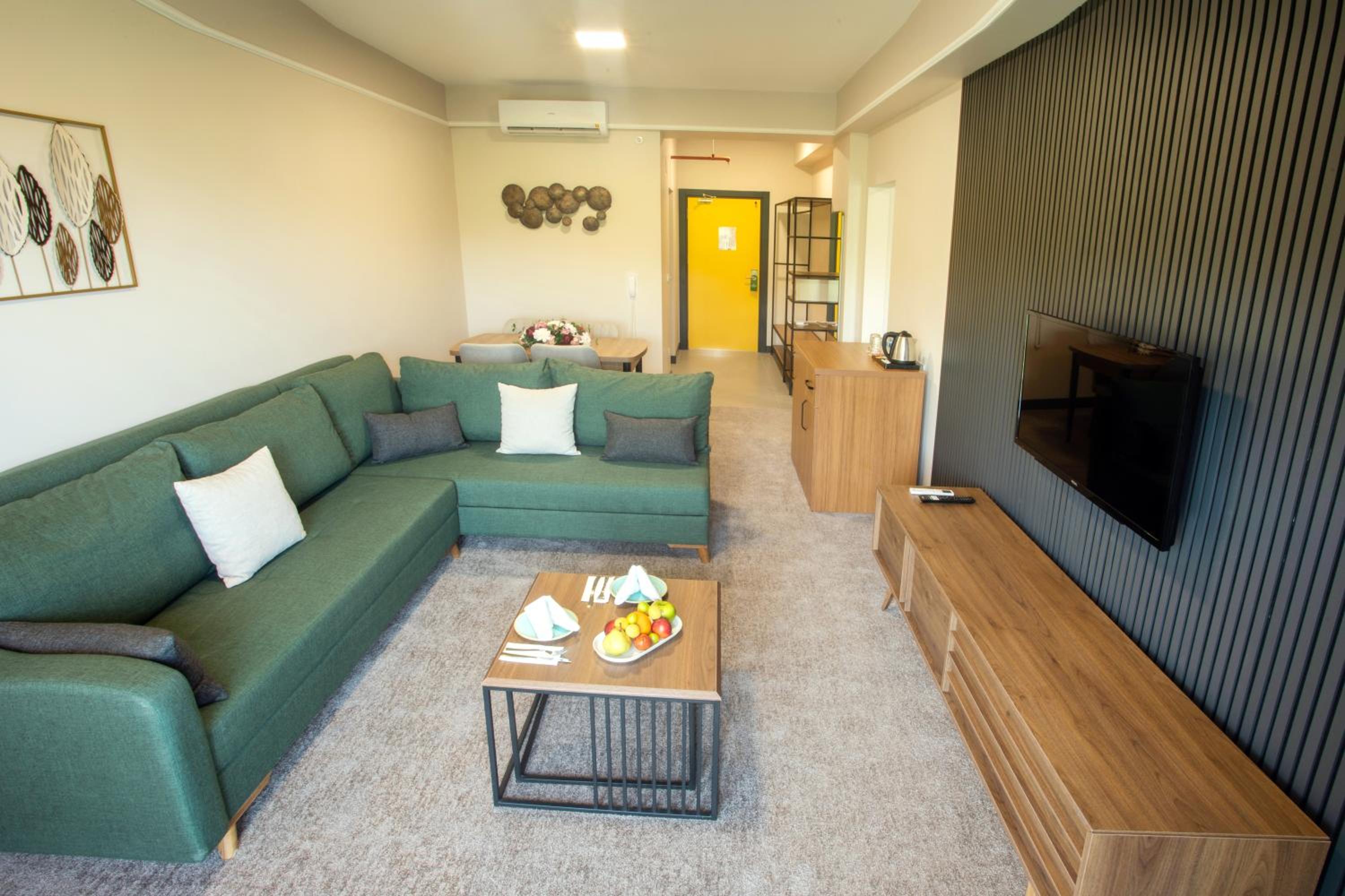 One-Bedroom Apartment - Photo 3