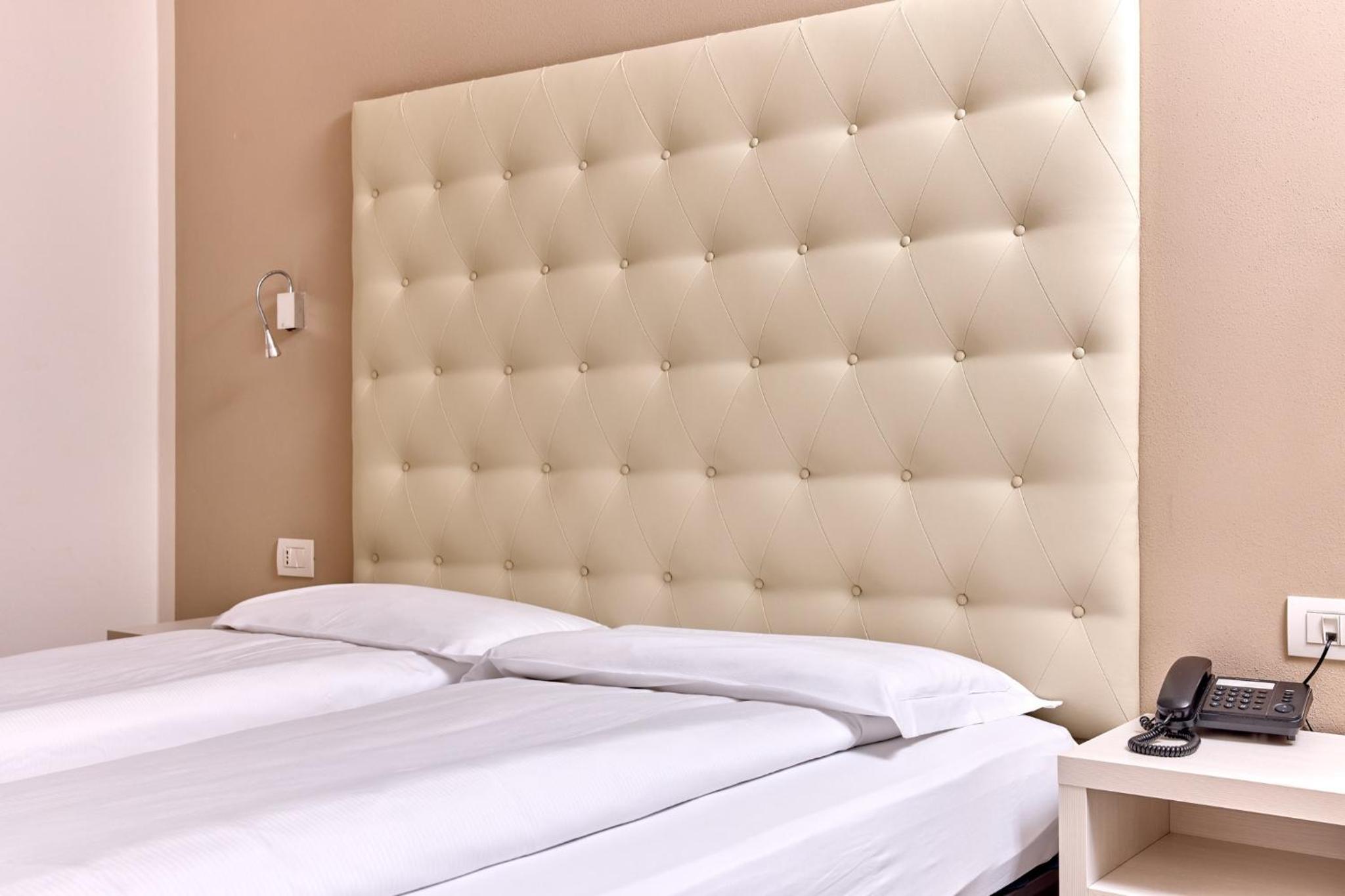 Superior Double Room with Side Lake View photo 1