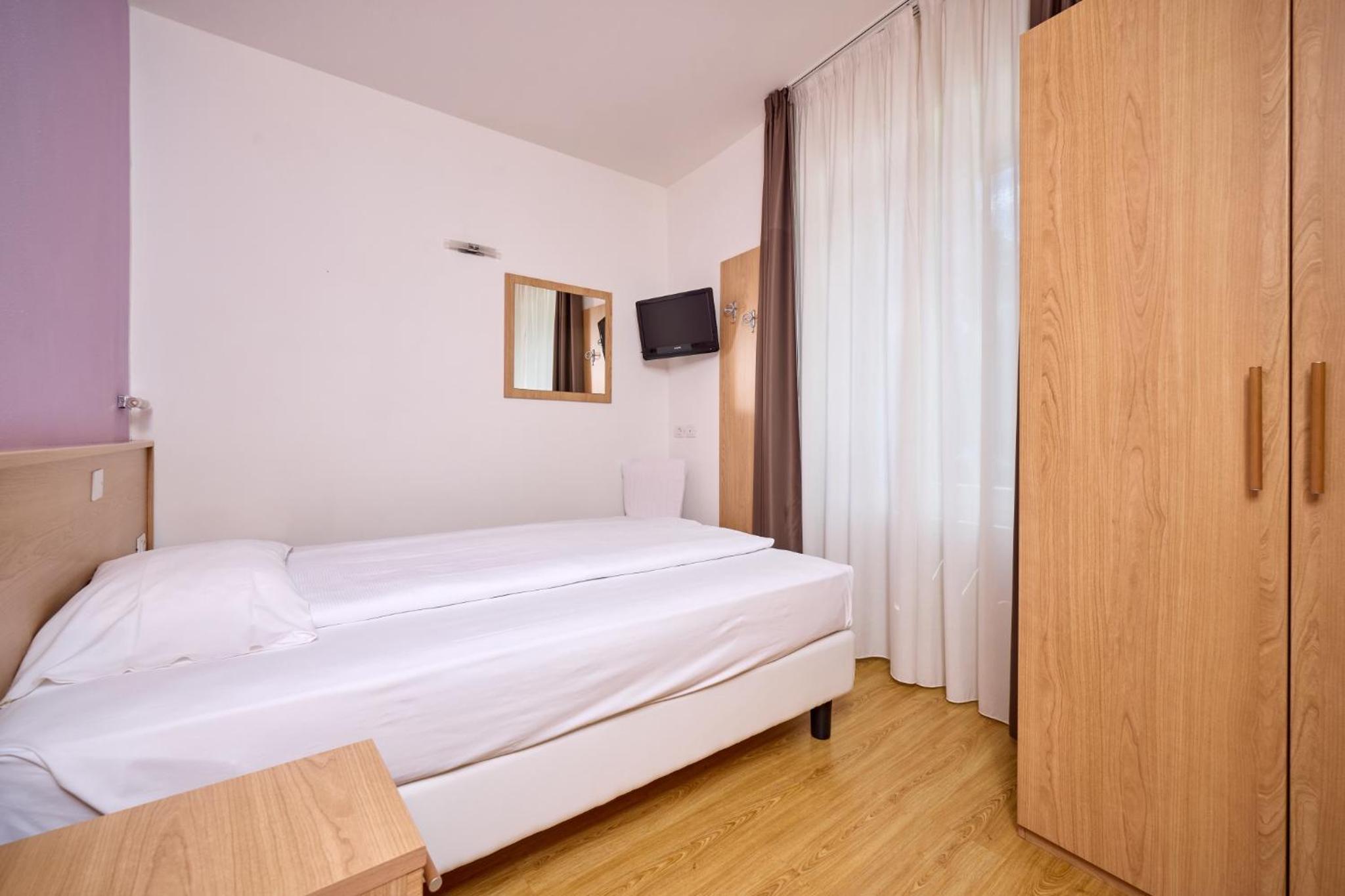 Single Room photo 2