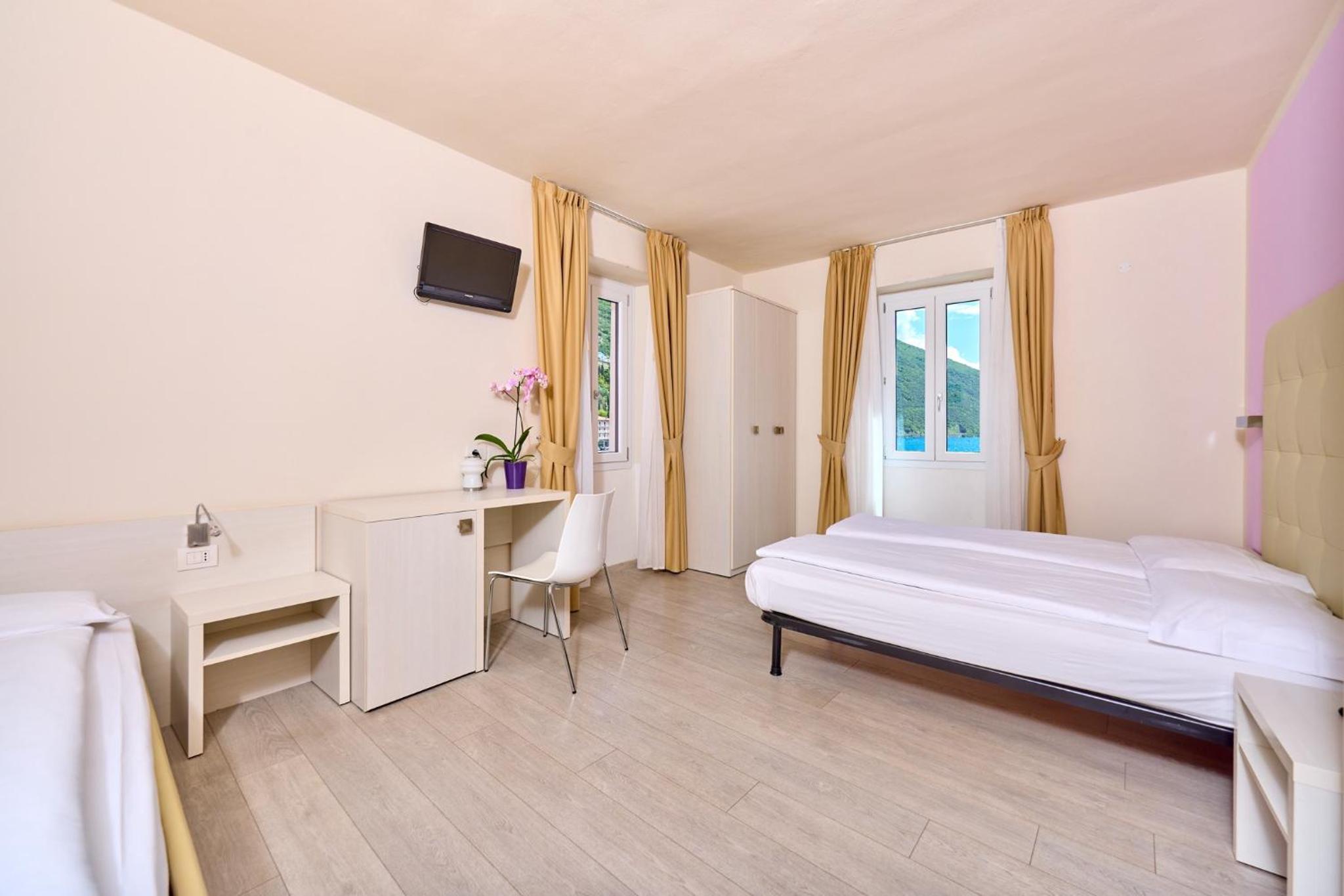 Triple Room with Lake View photo 1
