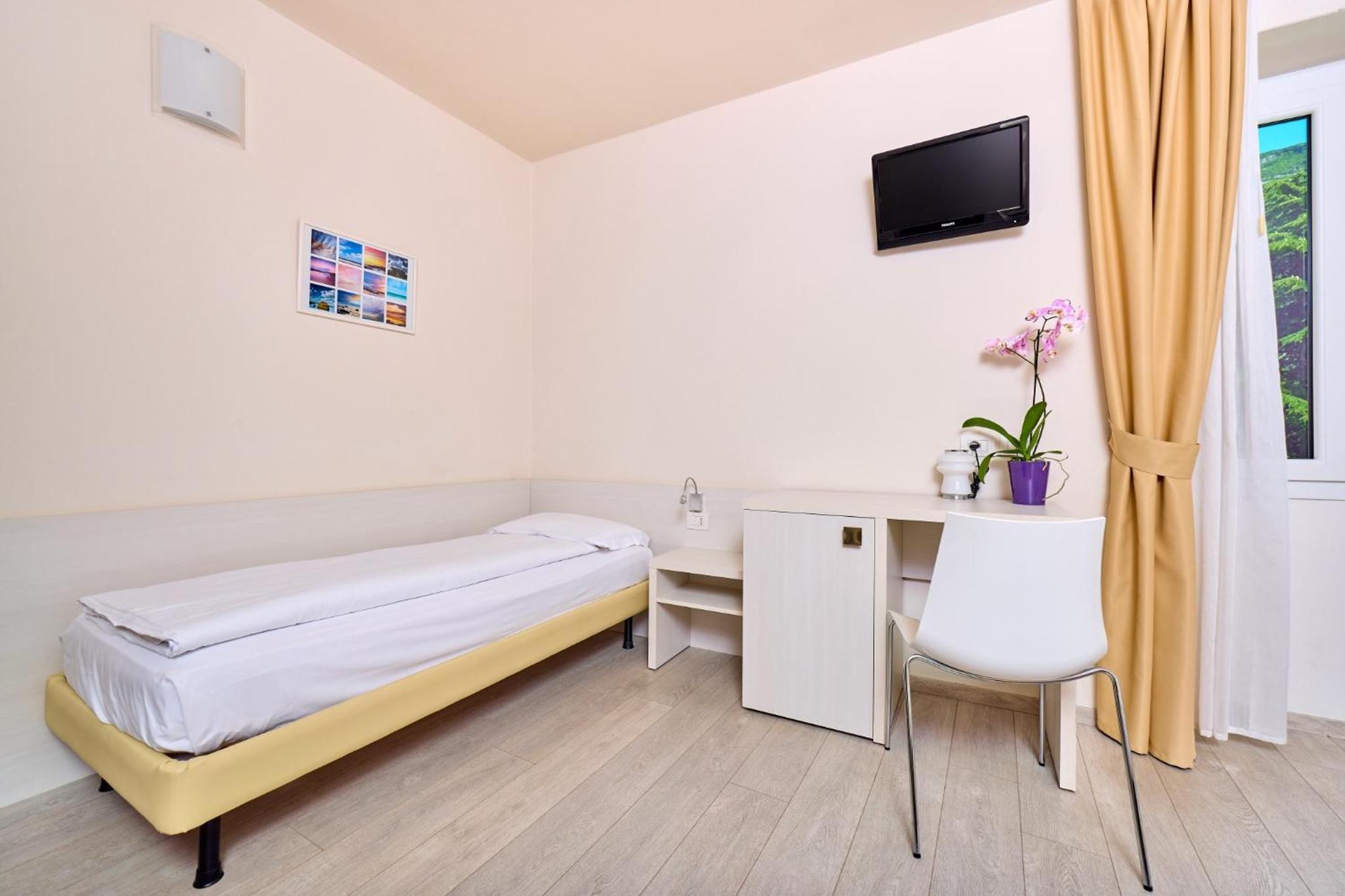 Triple Room with Lake View photo 3