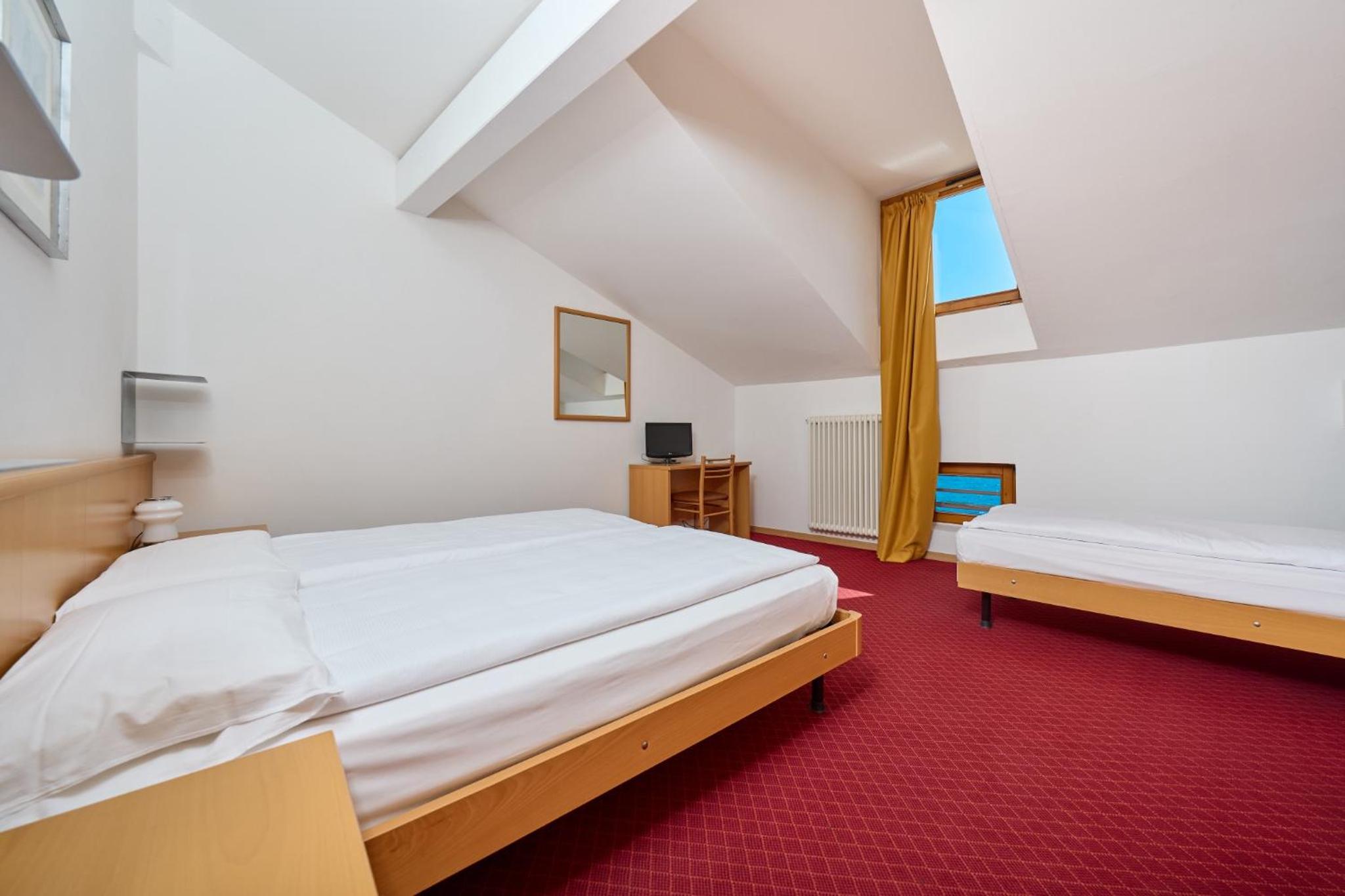 Economy Triple Room photo 1