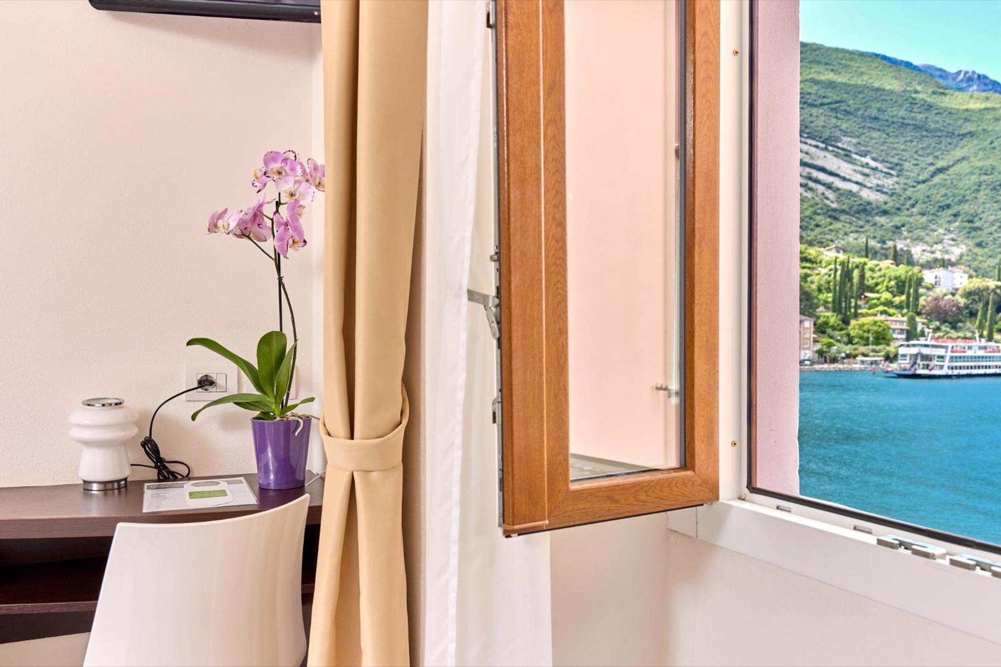 Triple Room with Lake View photo 2