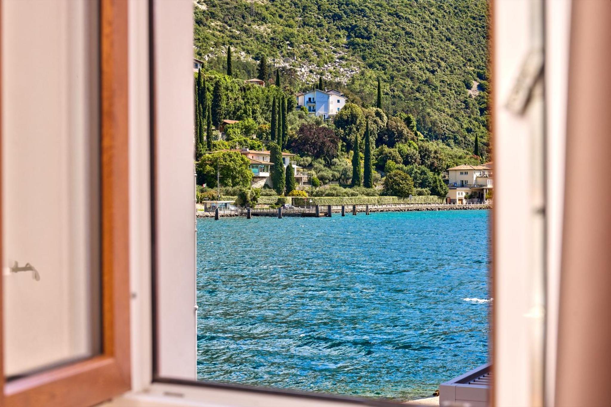 Superior Double Room with Lake View photo 3