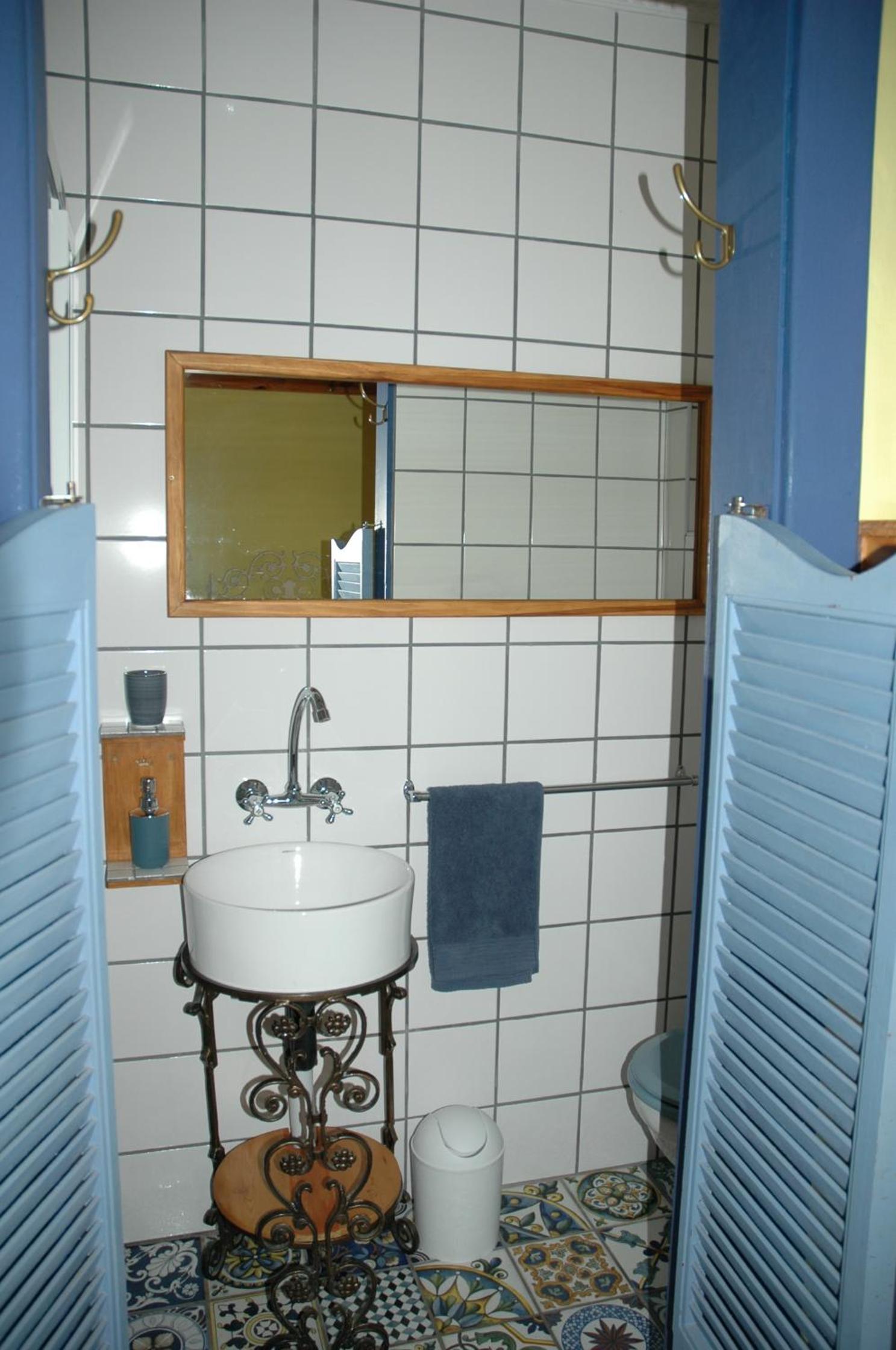 Twin Room with Private Bathroom photo 2