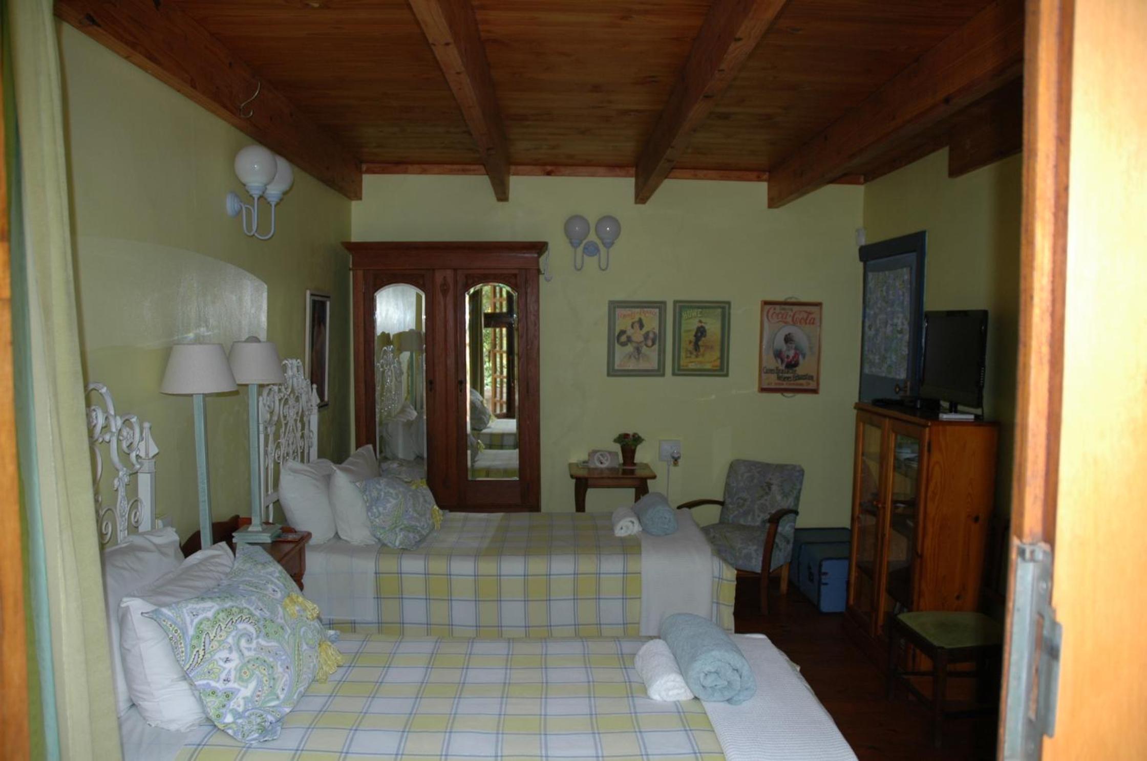 Twin Room with Private Bathroom photo 1
