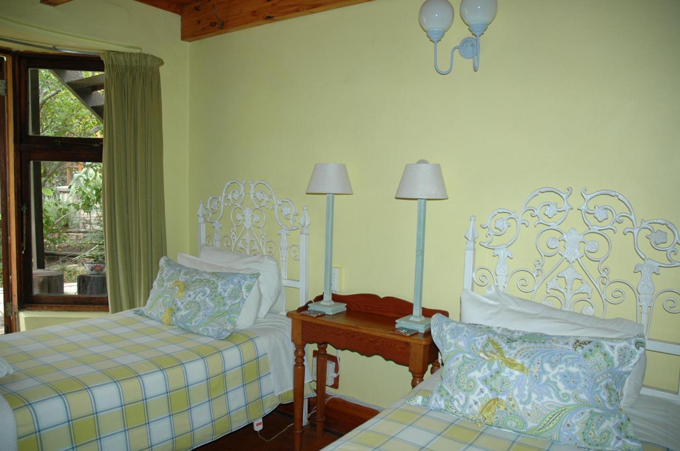 Twin Room with Private Bathroom photo 3