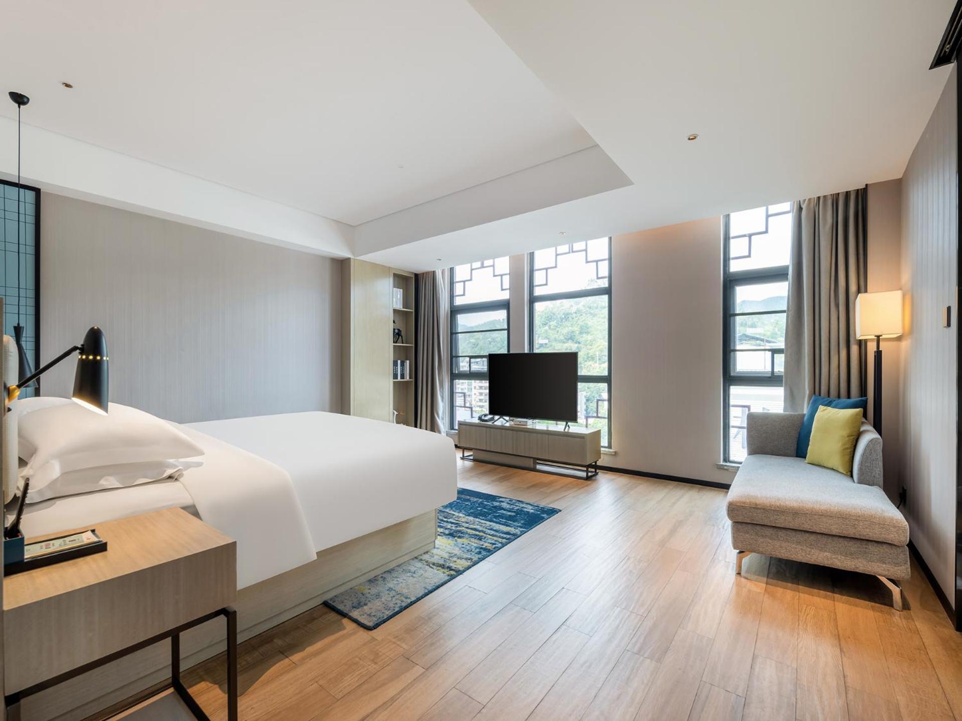 Suite With Mountain View