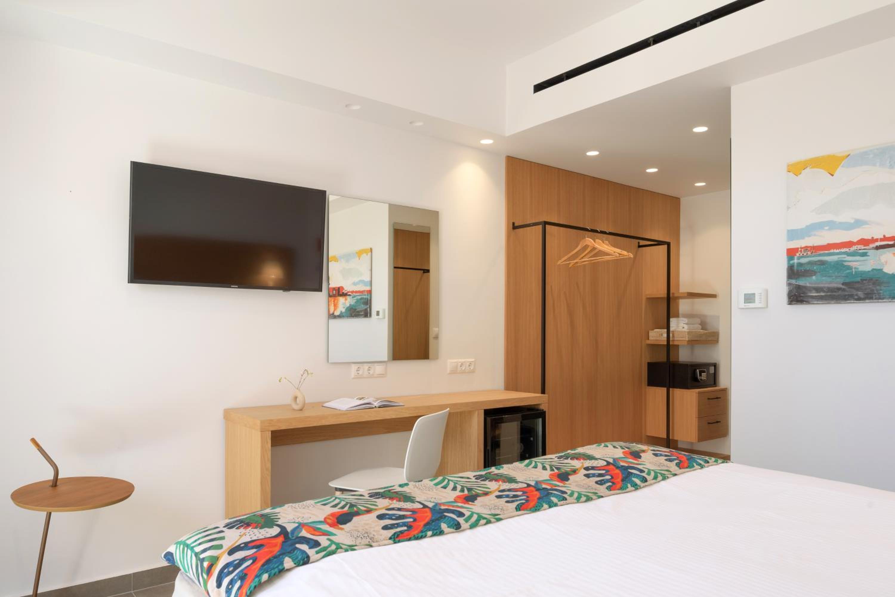 Deluxe Double Room - Photo 17