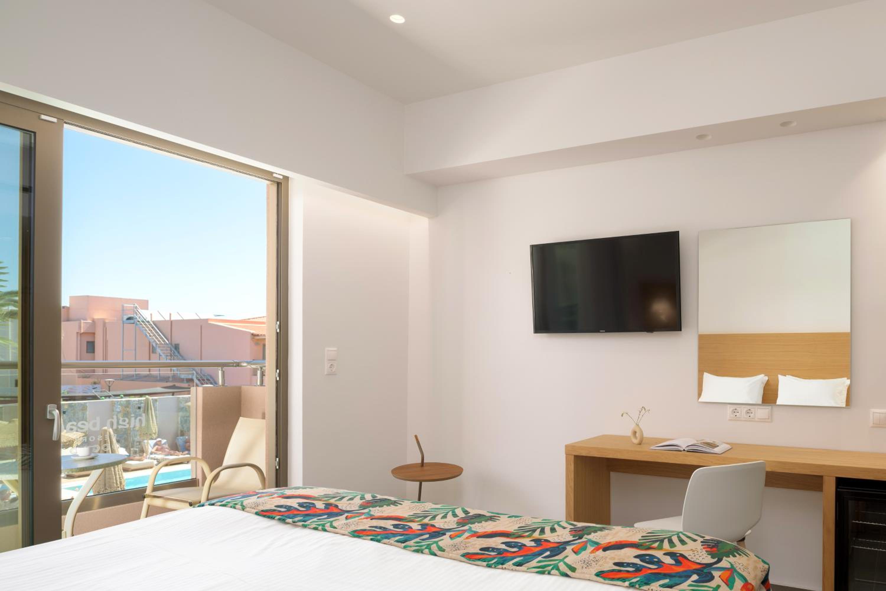 Deluxe Double Room - Photo 16