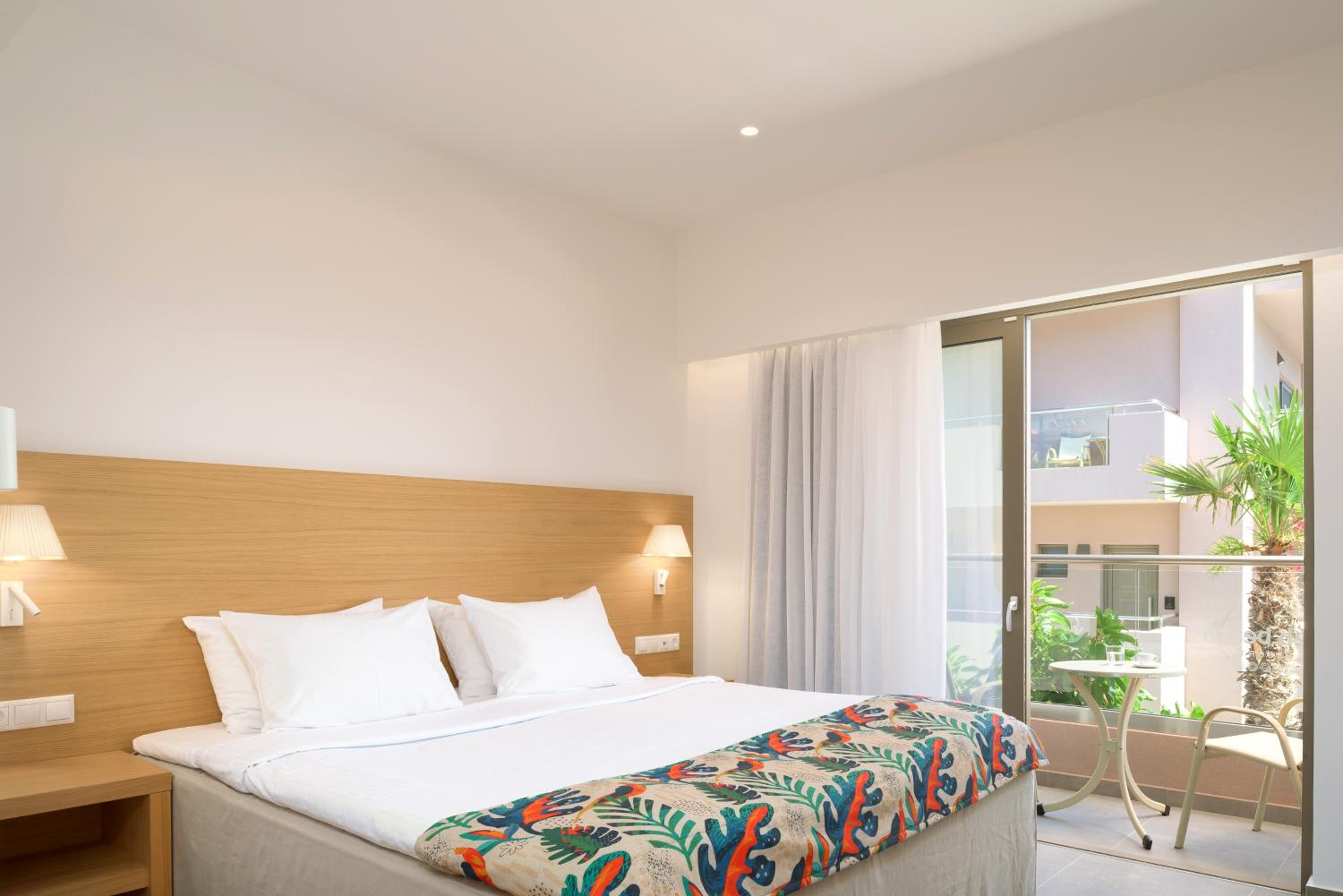 Deluxe Double Room - Photo 15