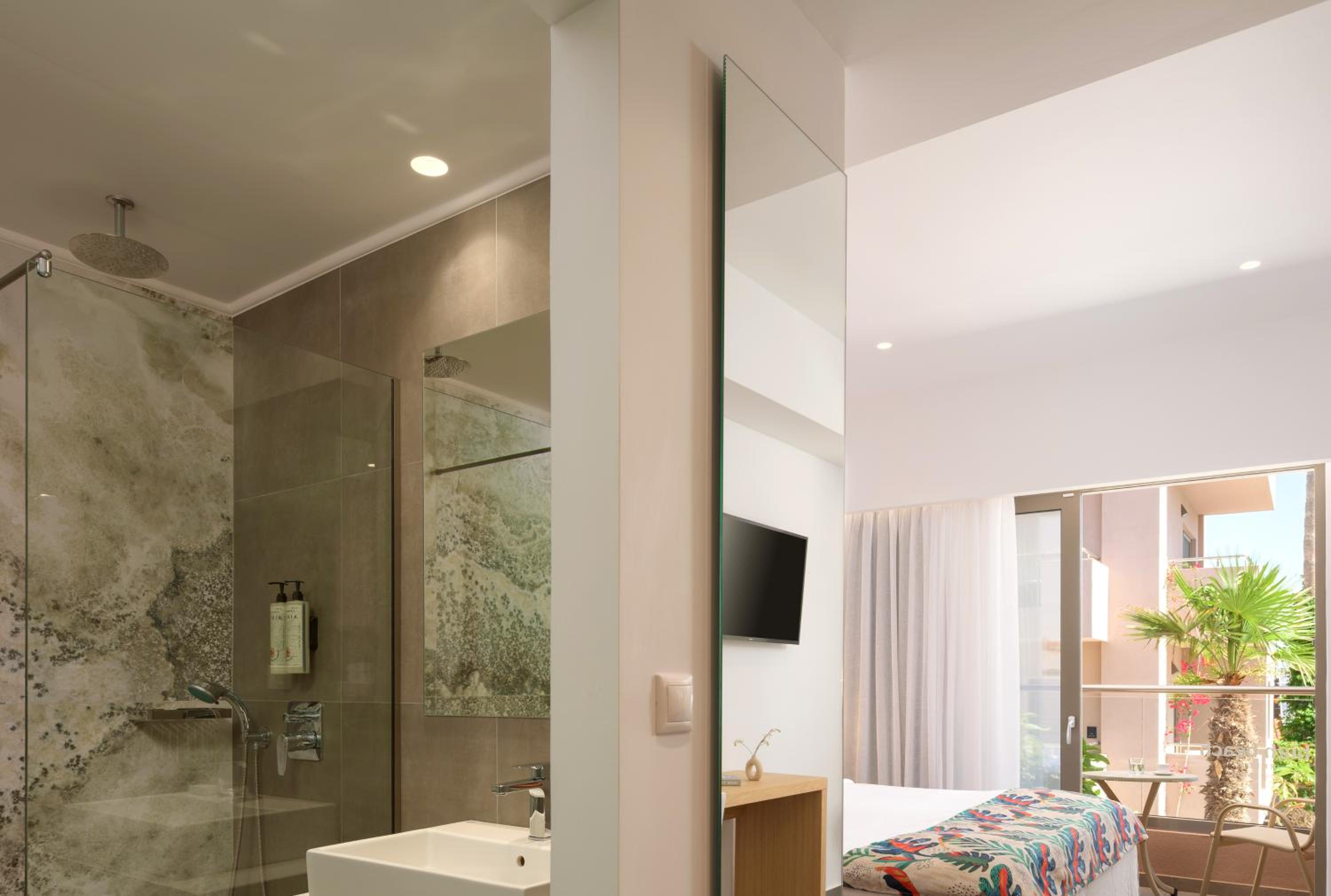 Deluxe Double Room - Photo 2
