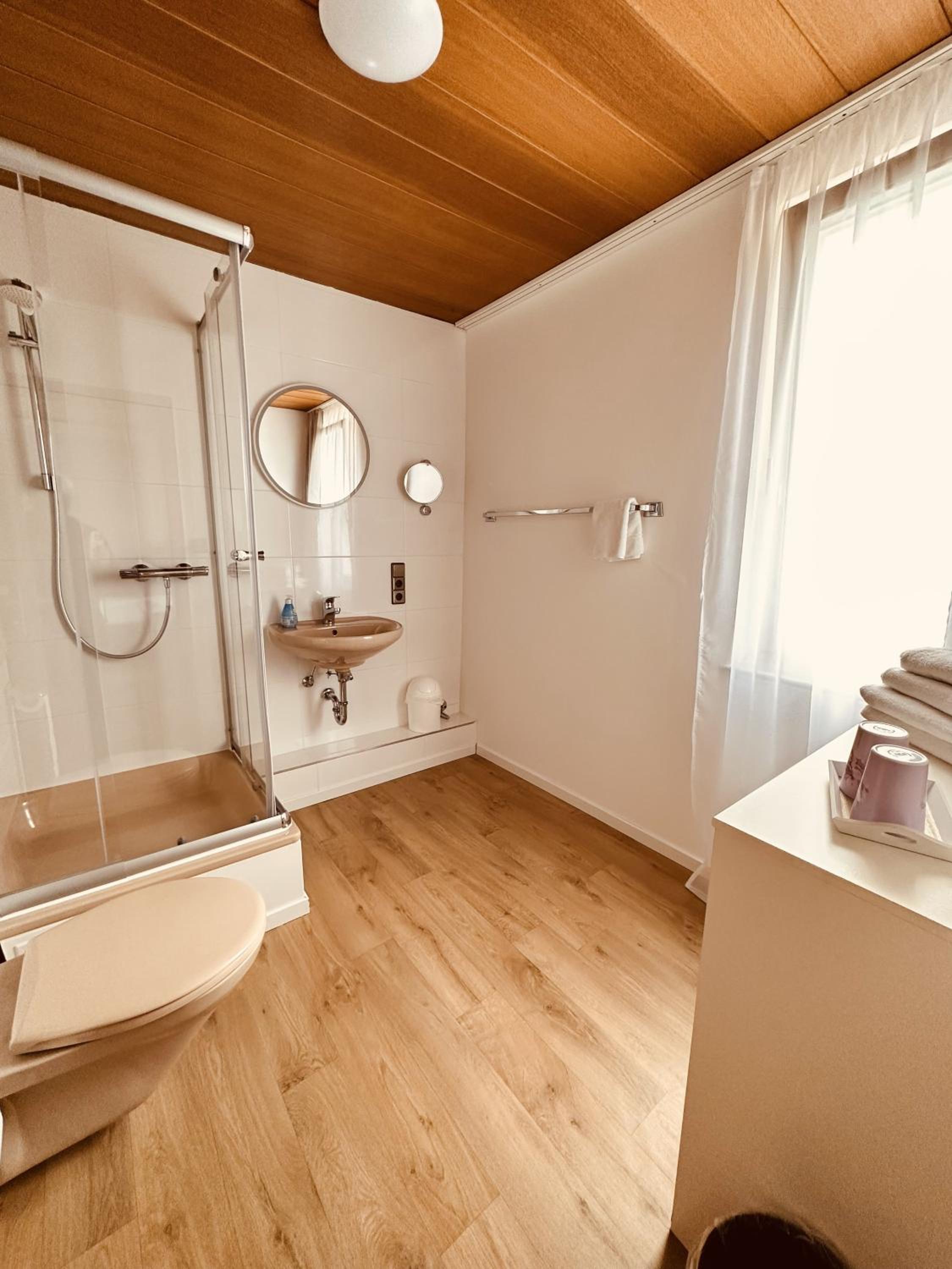 Double Room with Private Bathroom - Photo 2