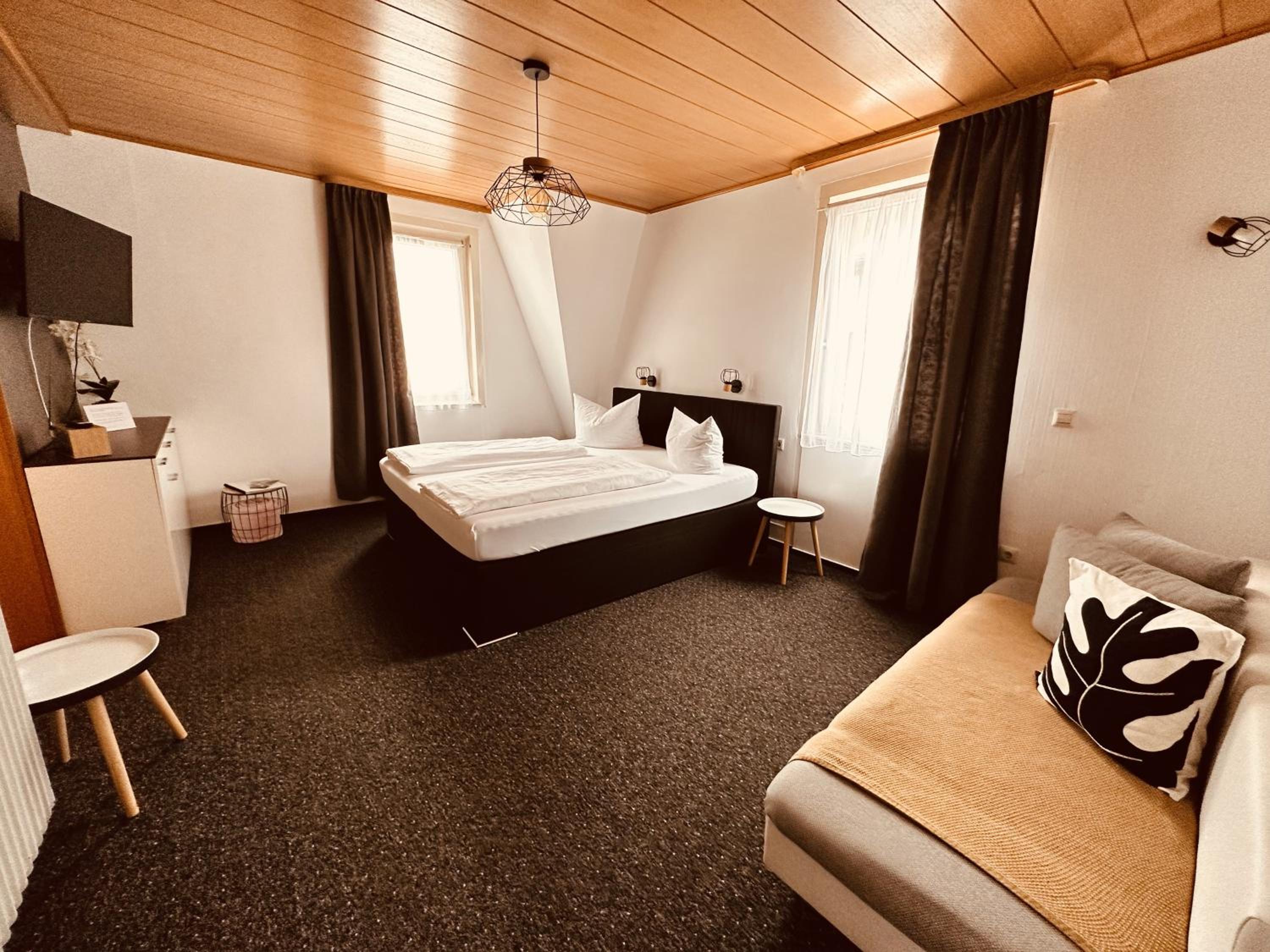 Double Room with Private Bathroom - Photo 1