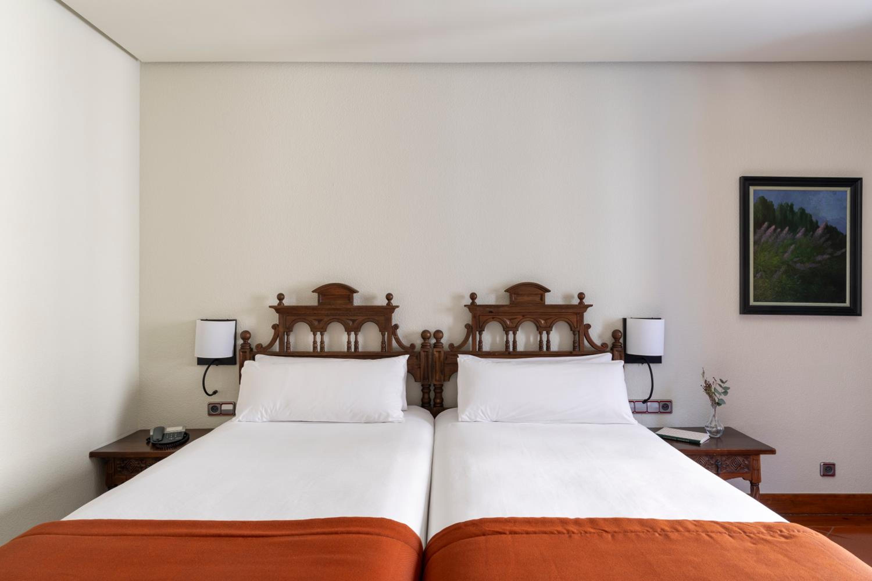 Standard Twin Room - Photo 8