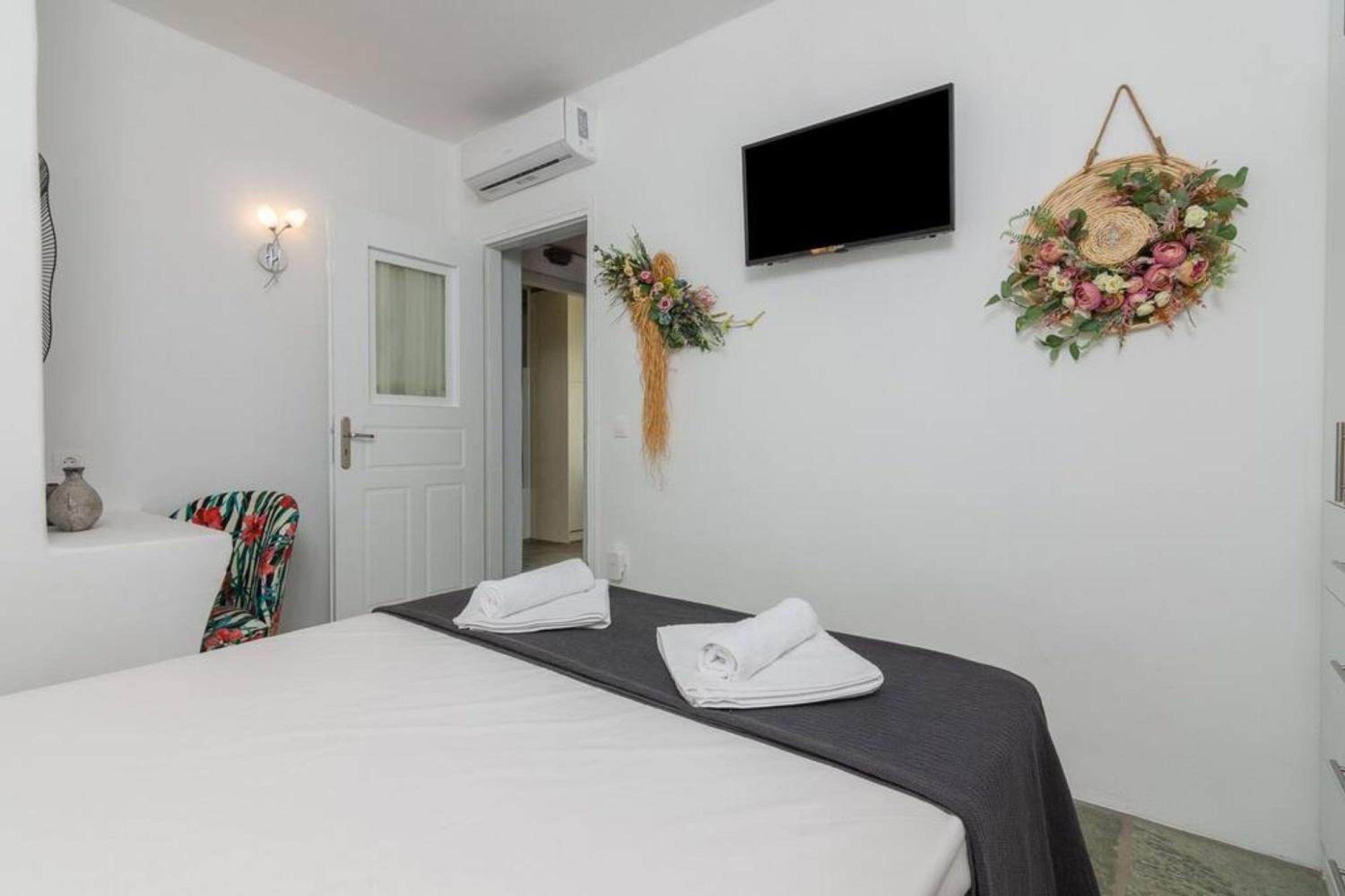 Three-Bedroom House photo 2