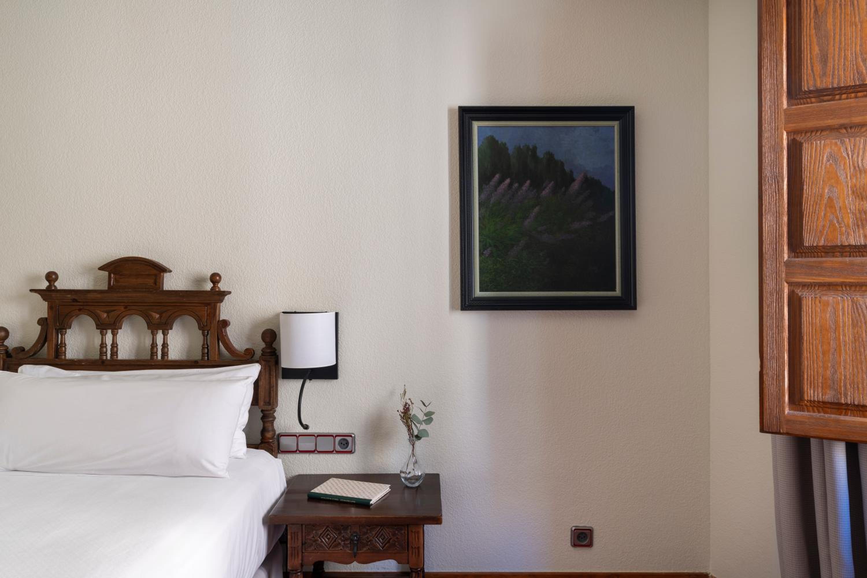 Standard Twin Room - Photo 13