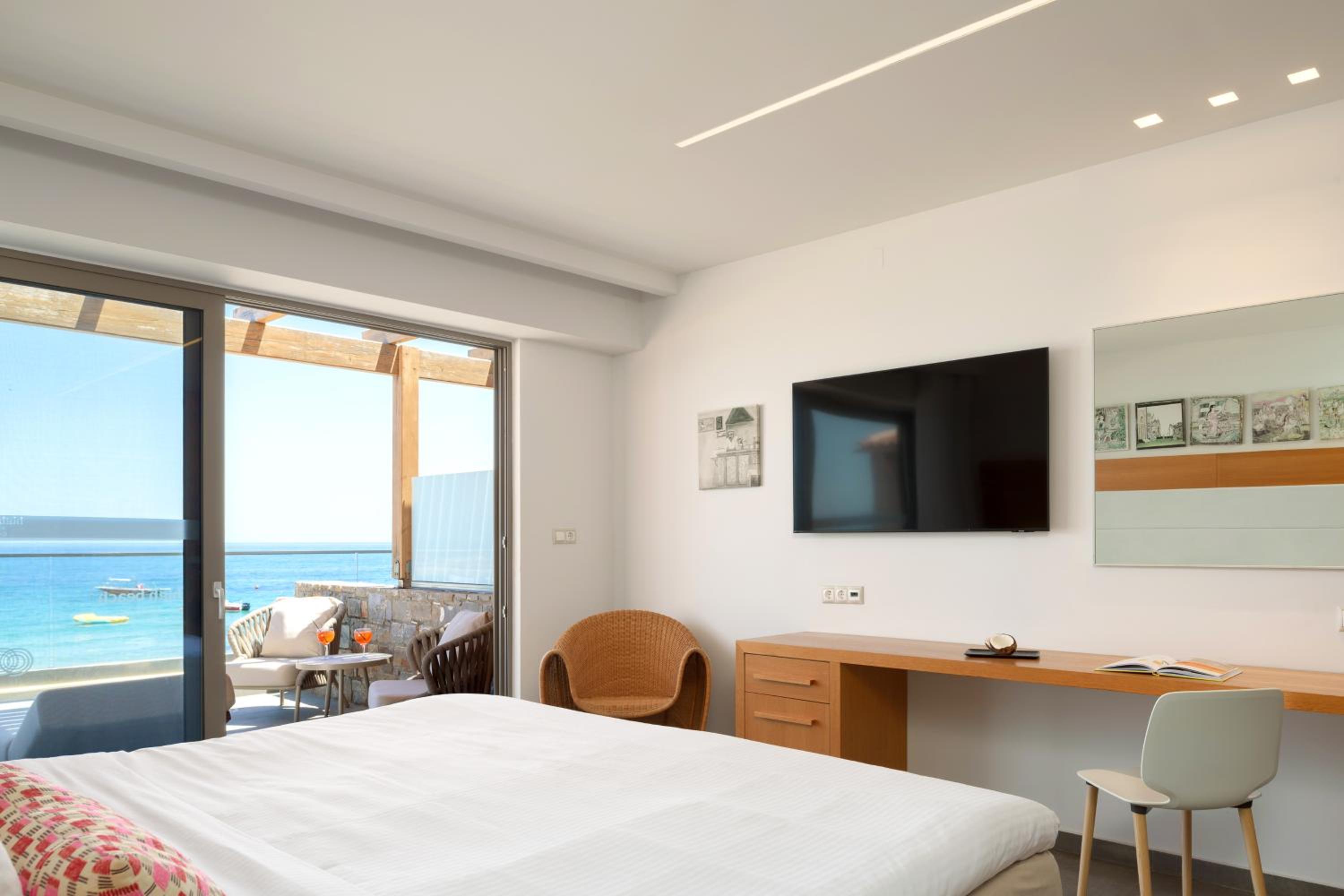Deluxe Grand Two-Bedroom Suite Beach Front - Photo 11