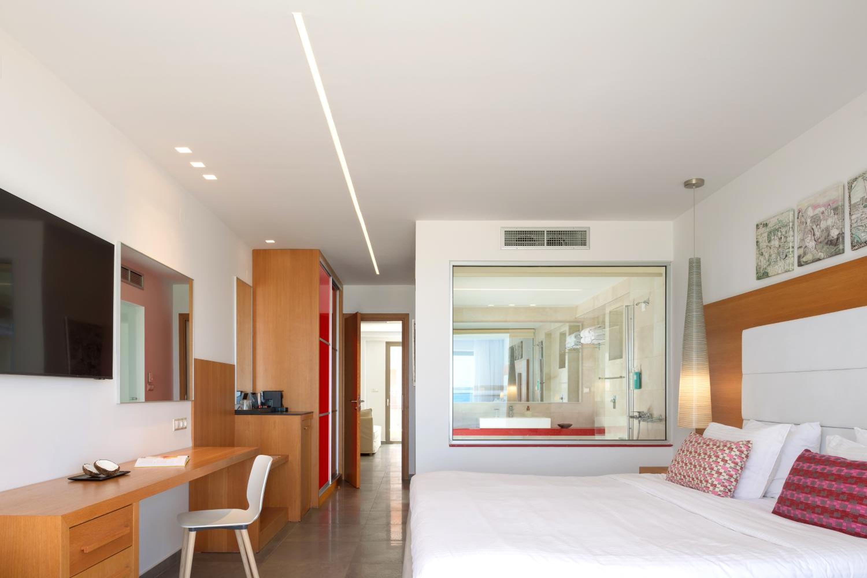Deluxe Grand Two-Bedroom Suite Beach Front - Photo 6